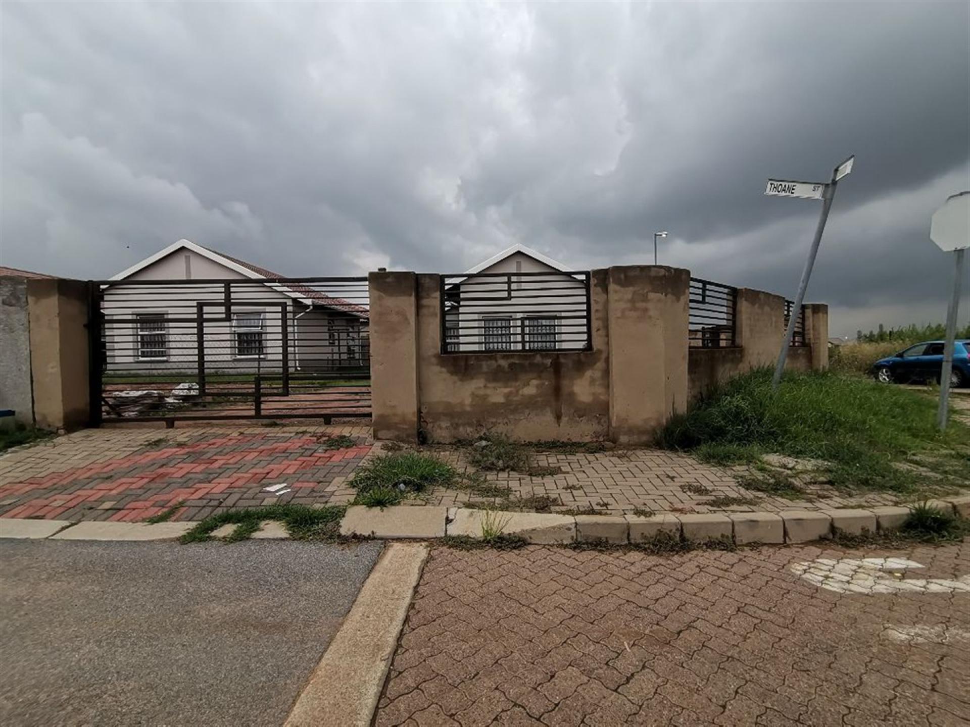 Front View of property in Salfin