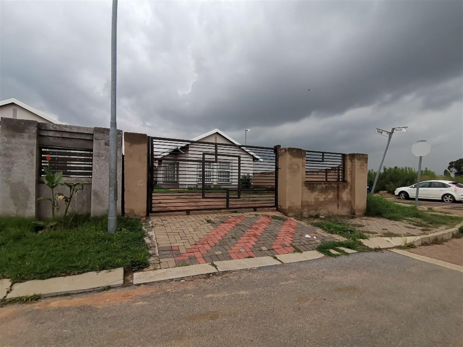 Front View of property in Salfin