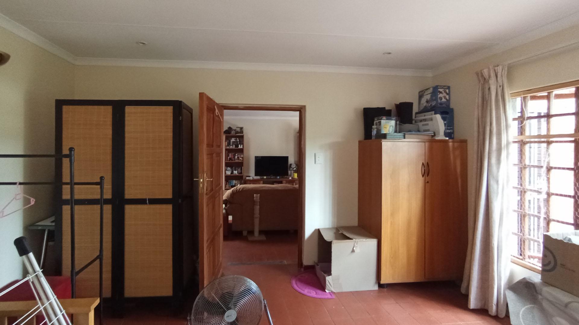 Bed Room 2 - 18 square meters of property in Garsfontein