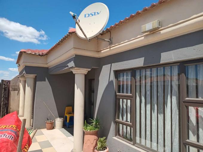 3 Bedroom Freehold Residence for Sale and to Rent For Sale in Daveyton - MR657251