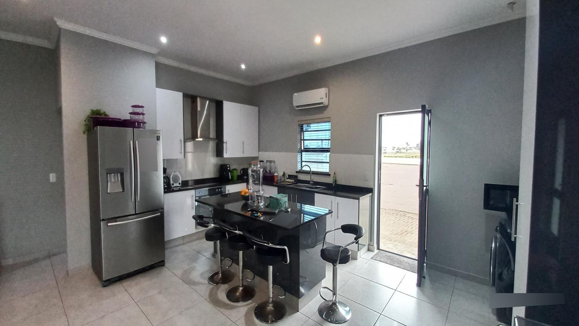 Kitchen of property in Admirals Park