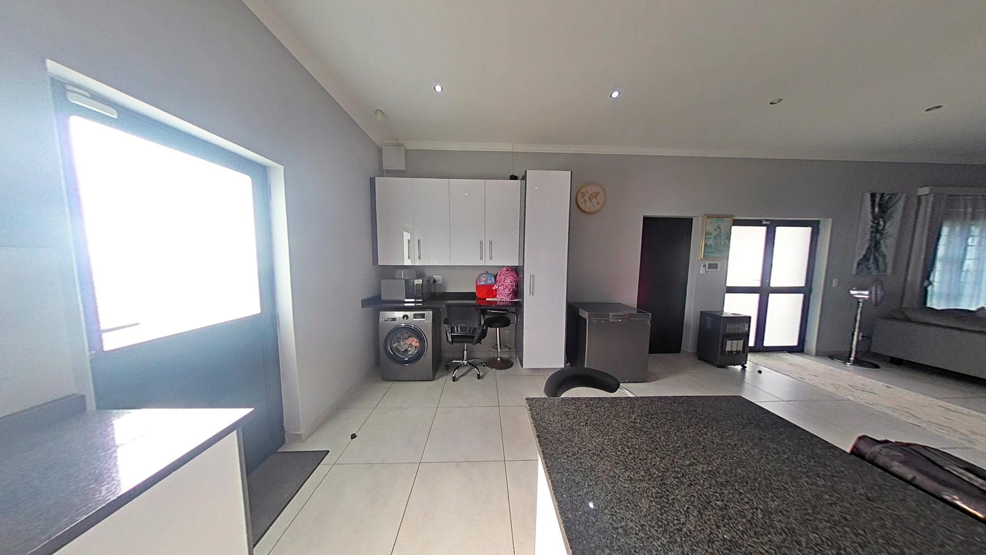 Kitchen - 25 square meters of property in Admirals Park