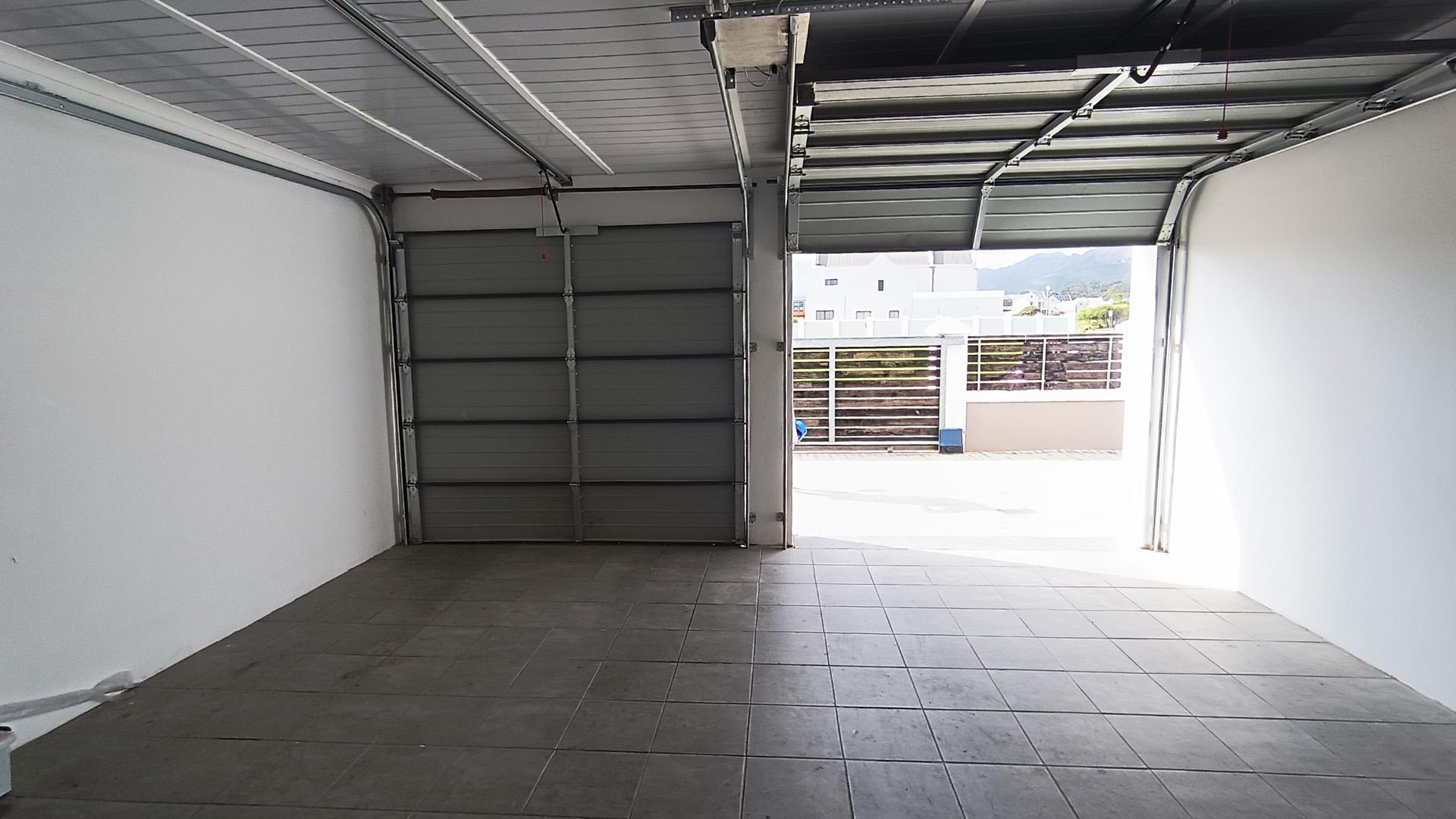 Garage - 38 square meters of property in Admirals Park