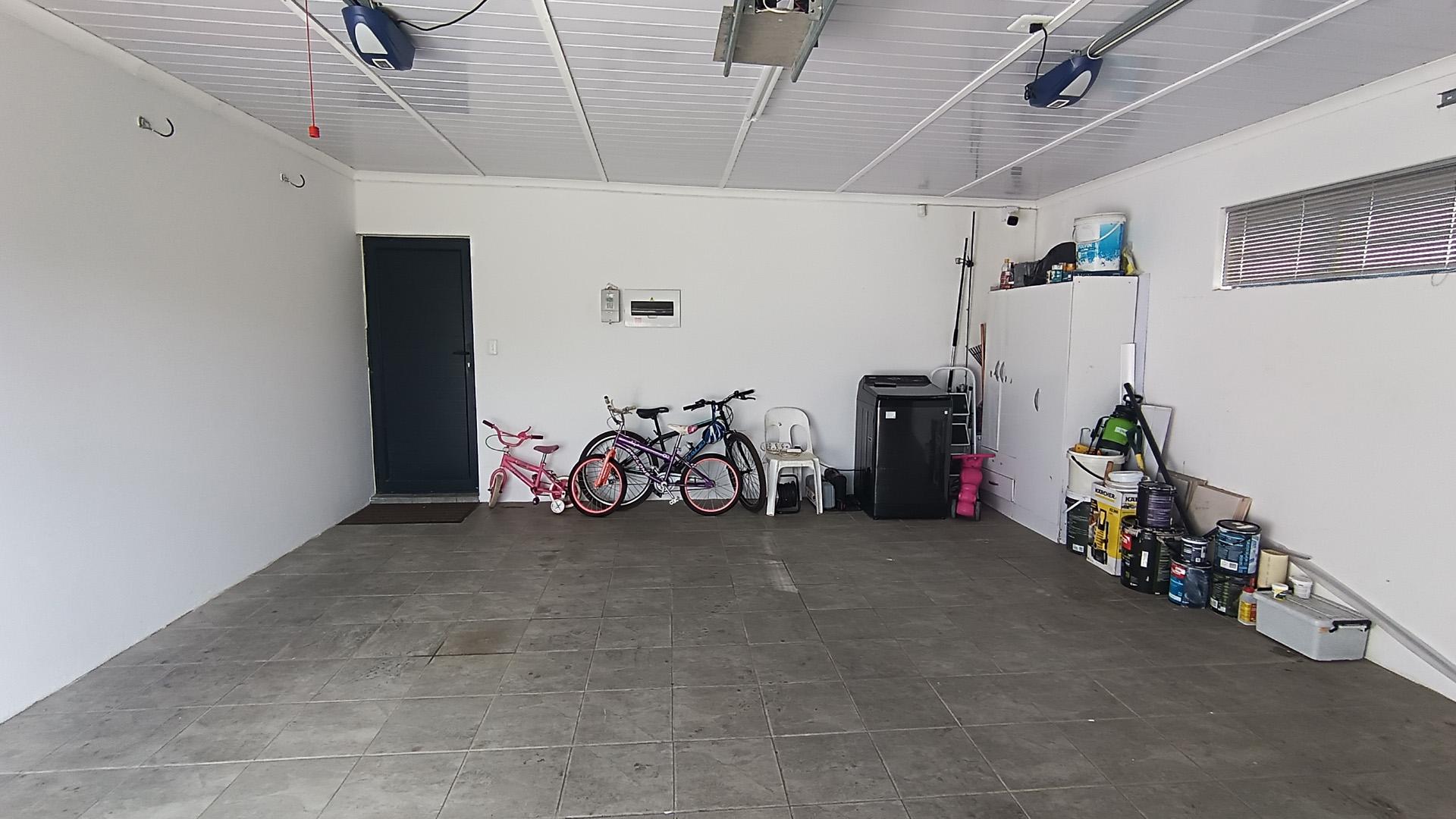 Garage - 38 square meters of property in Admirals Park