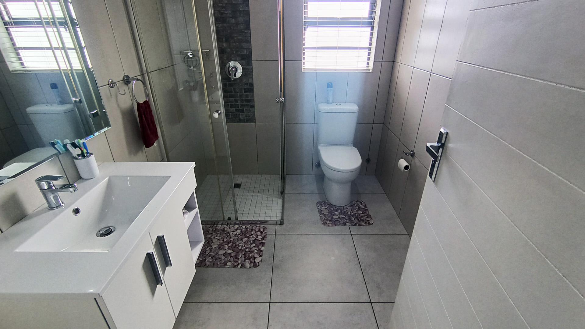 Bathroom 1 - 6 square meters of property in Admirals Park