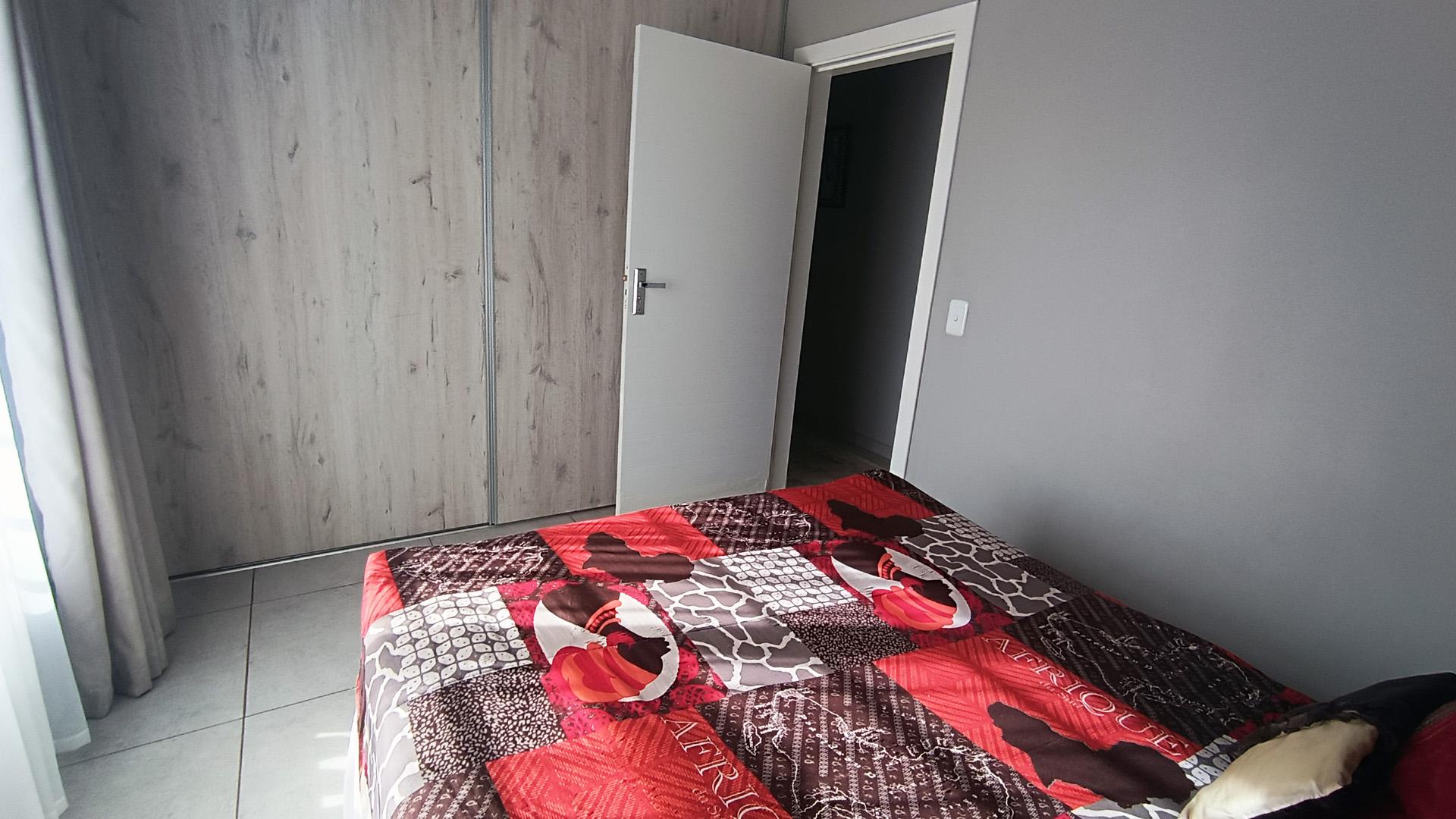 Bed Room 1 - 12 square meters of property in Admirals Park