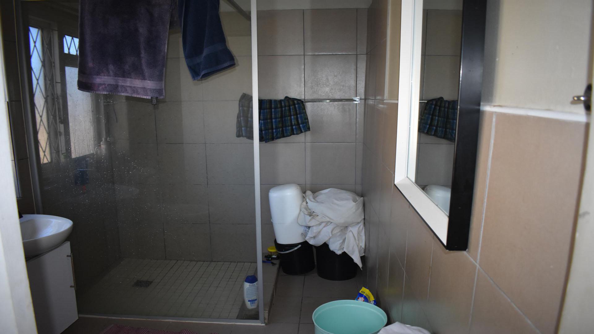 Bathroom 1 of property in Berea