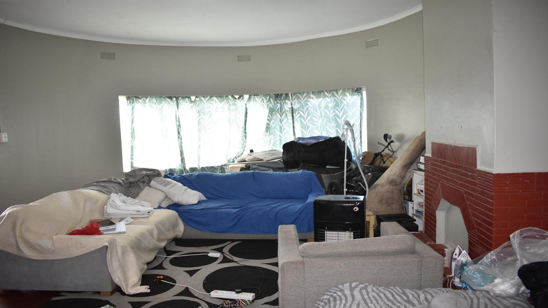 Lounges of property in Berea