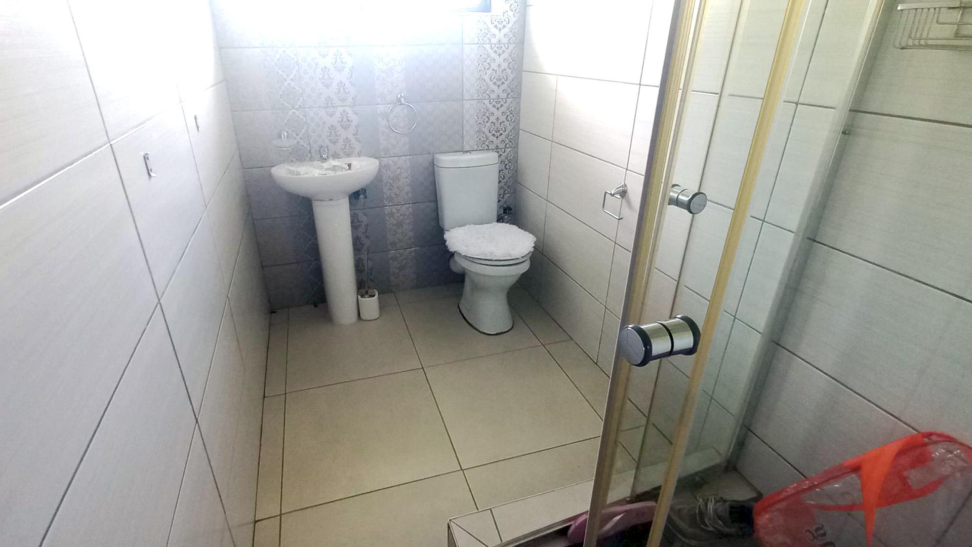Main Bathroom of property in Haven Hills