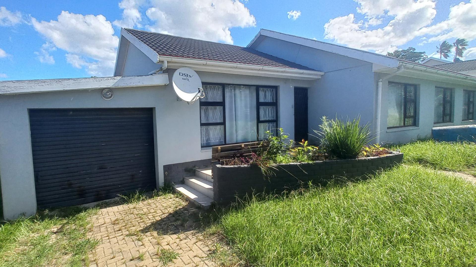 Garage of property in Haven Hills