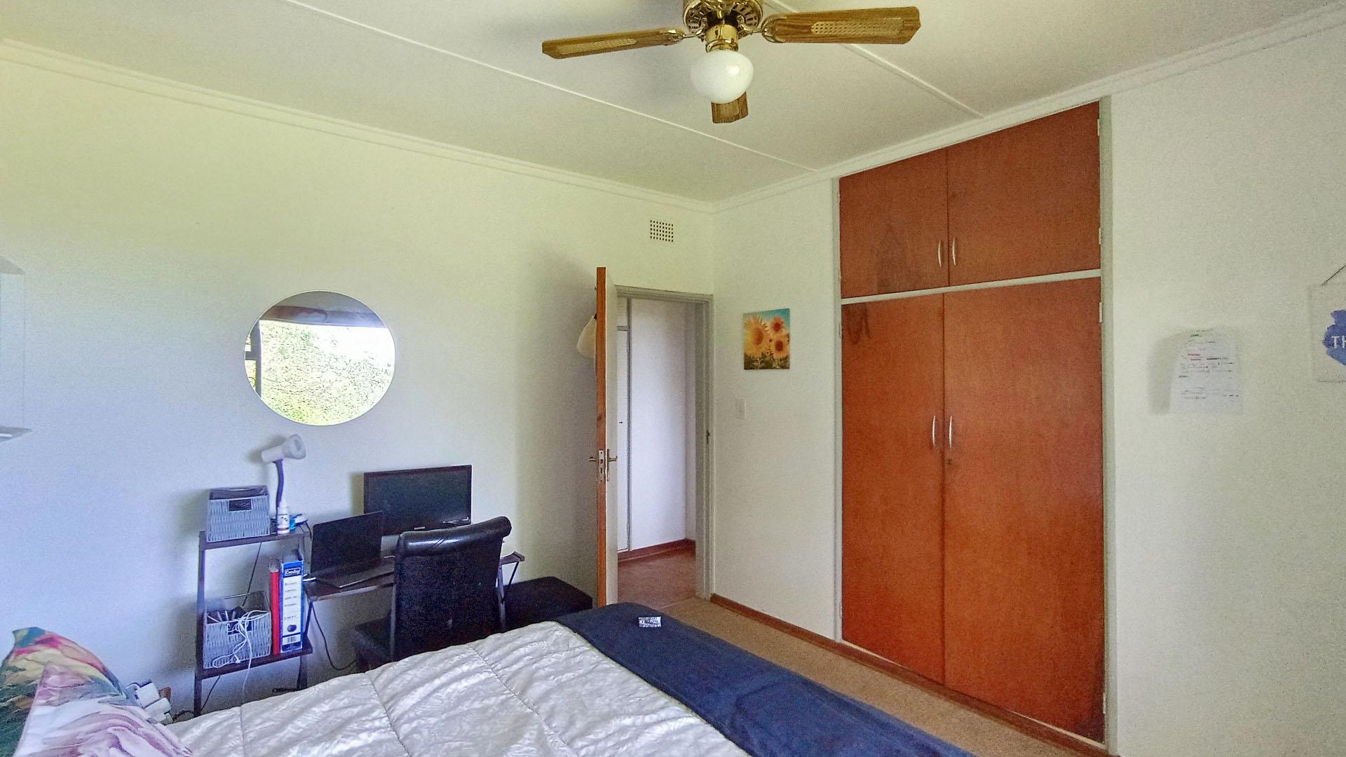 Bed Room 2 - 19 square meters of property in Margate