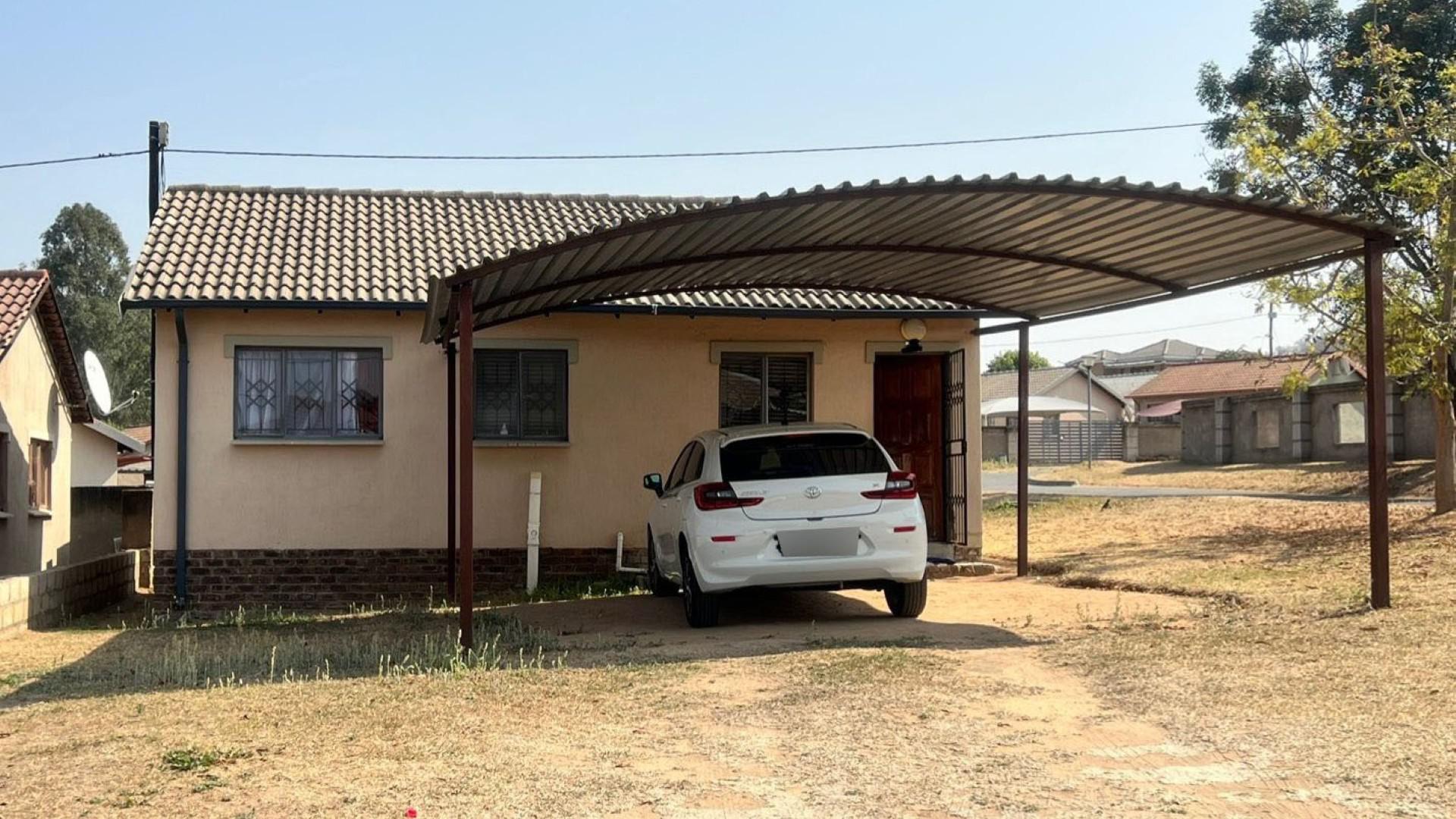 Front View of property in Karino
