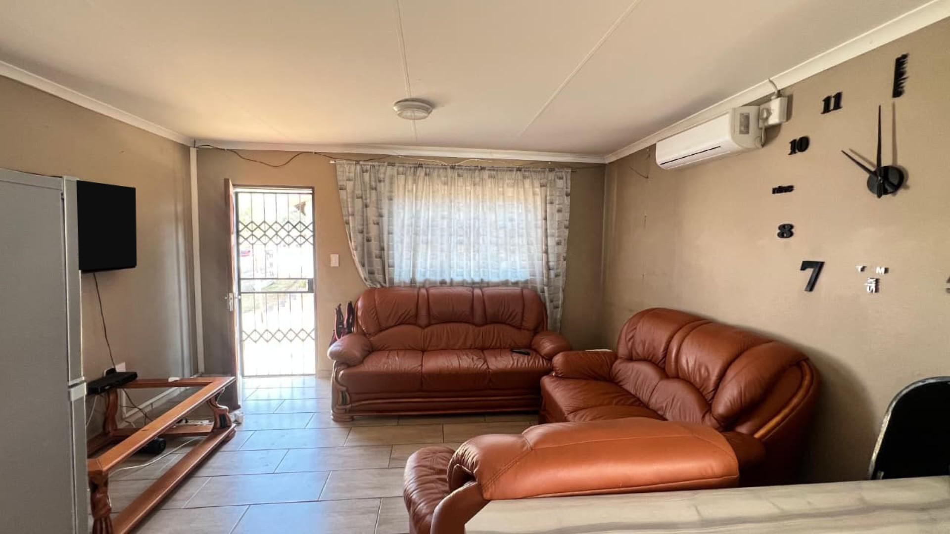 Lounges of property in Karino