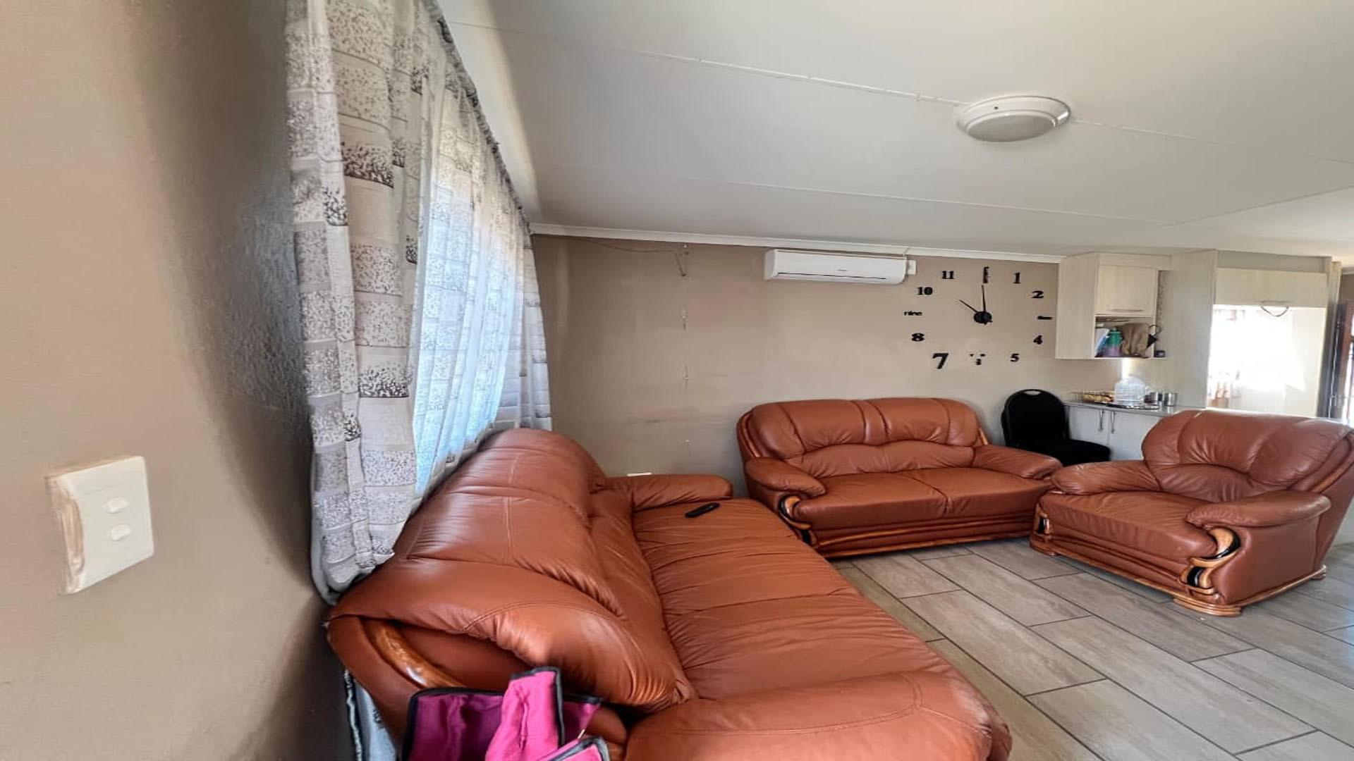 Lounges of property in Karino