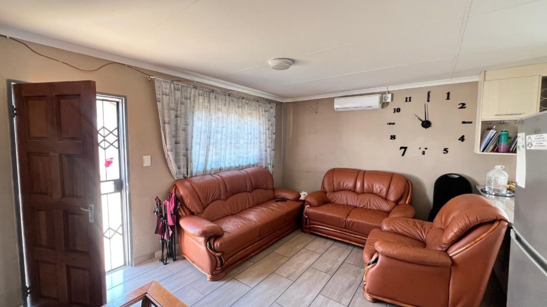 Lounges of property in Karino