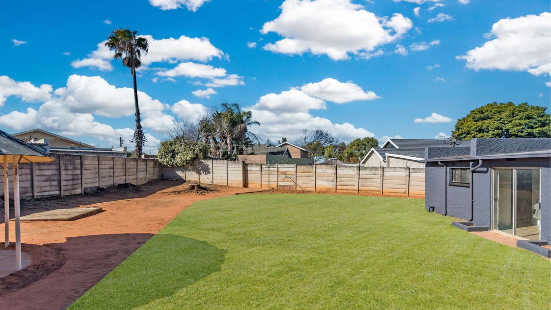 Backyard of property in Discovery