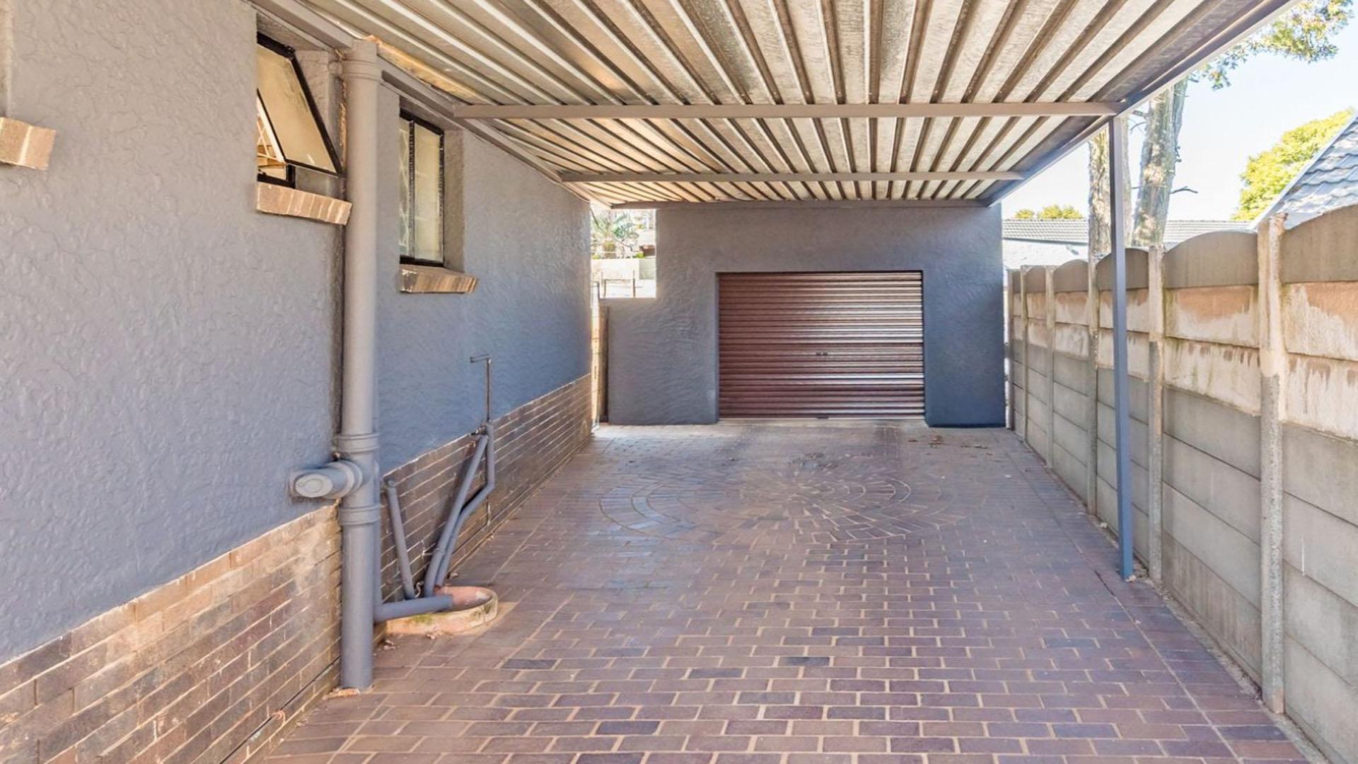 Carport  of property in Discovery