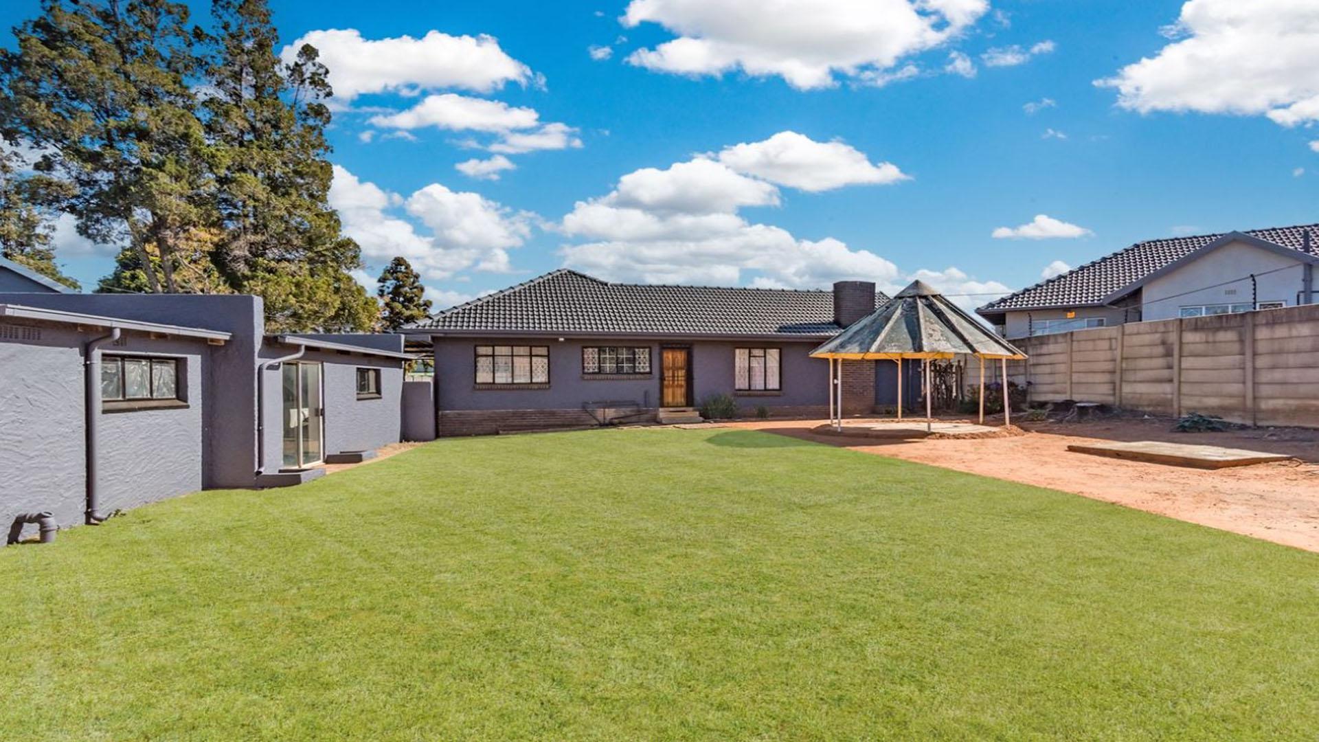 Backyard of property in Discovery