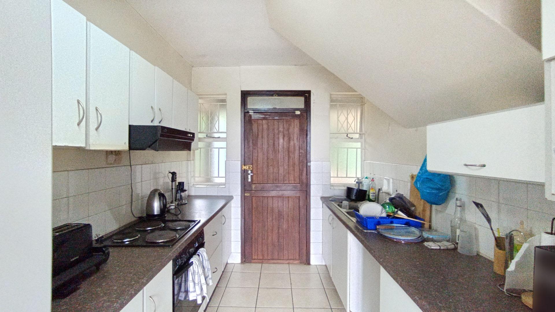 Kitchen - 12 square meters of property in Bulwer (Dbn)