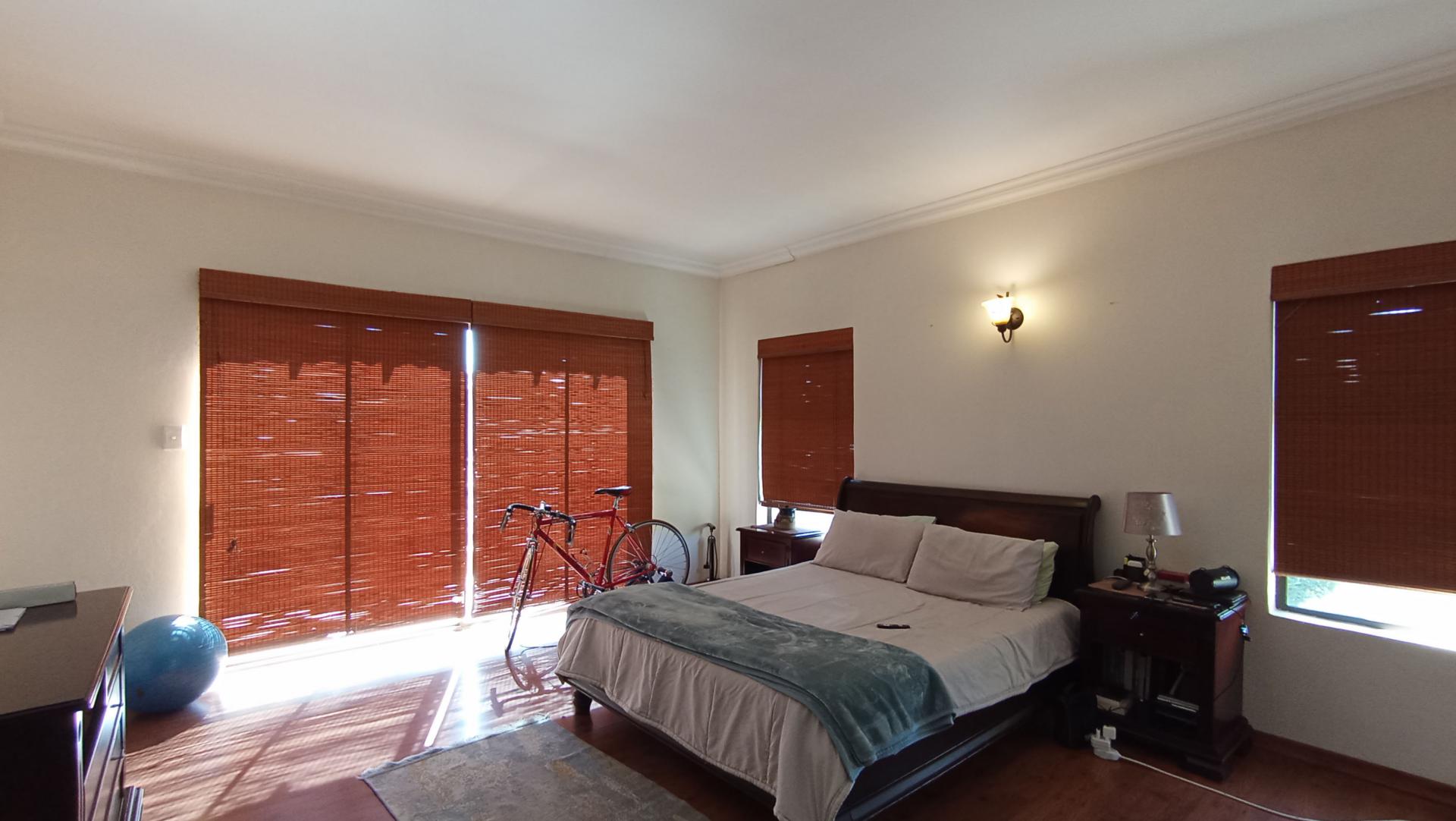 Main Bedroom - 33 square meters of property in Ruimsig