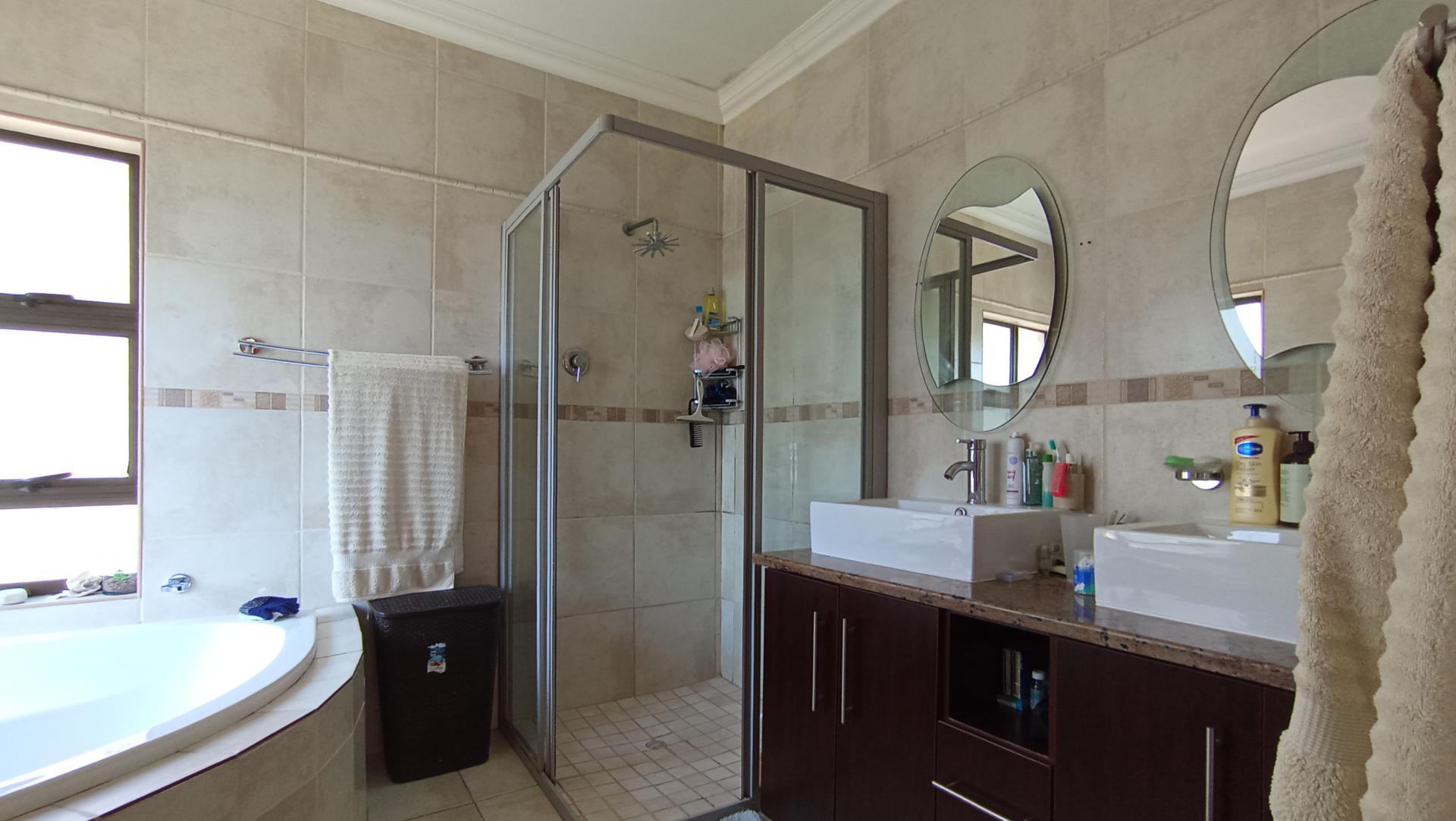 Main Bathroom - 13 square meters of property in Ruimsig