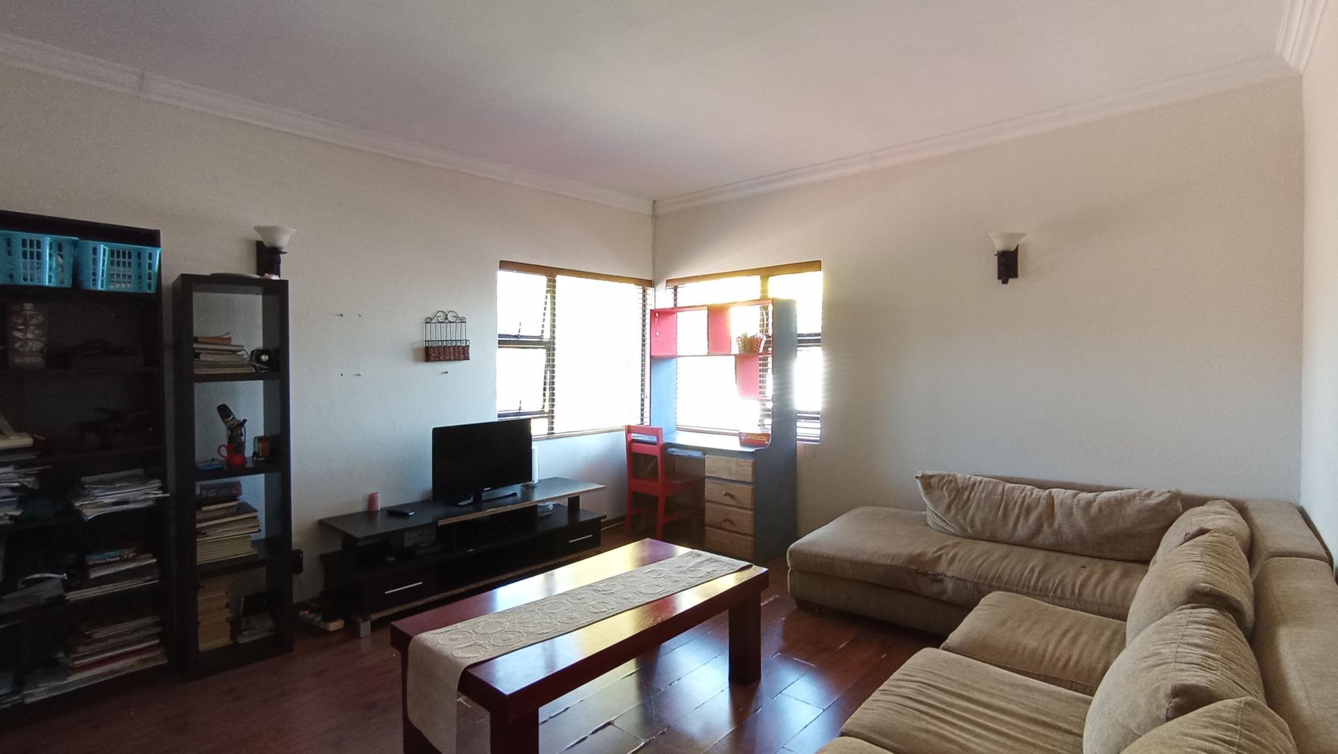 Lounges - 44 square meters of property in Ruimsig