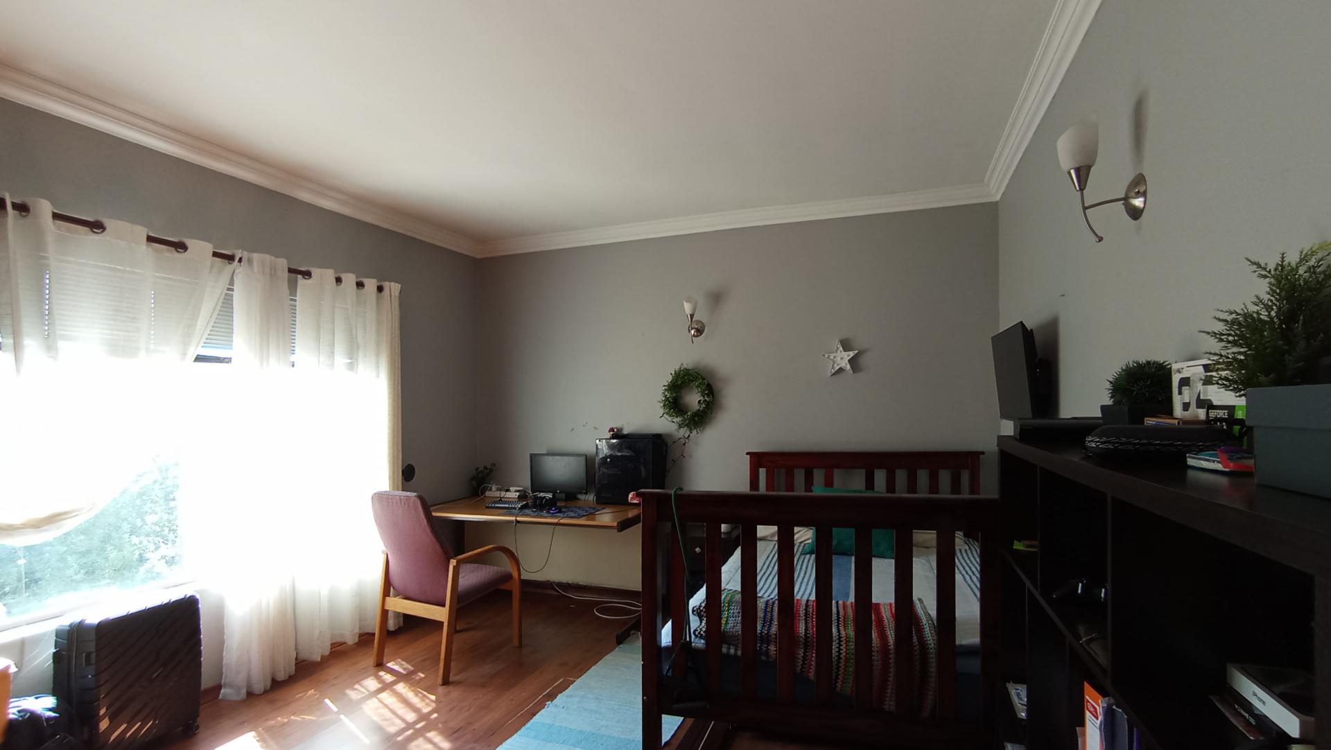 Bed Room 1 - 11 square meters of property in Ruimsig