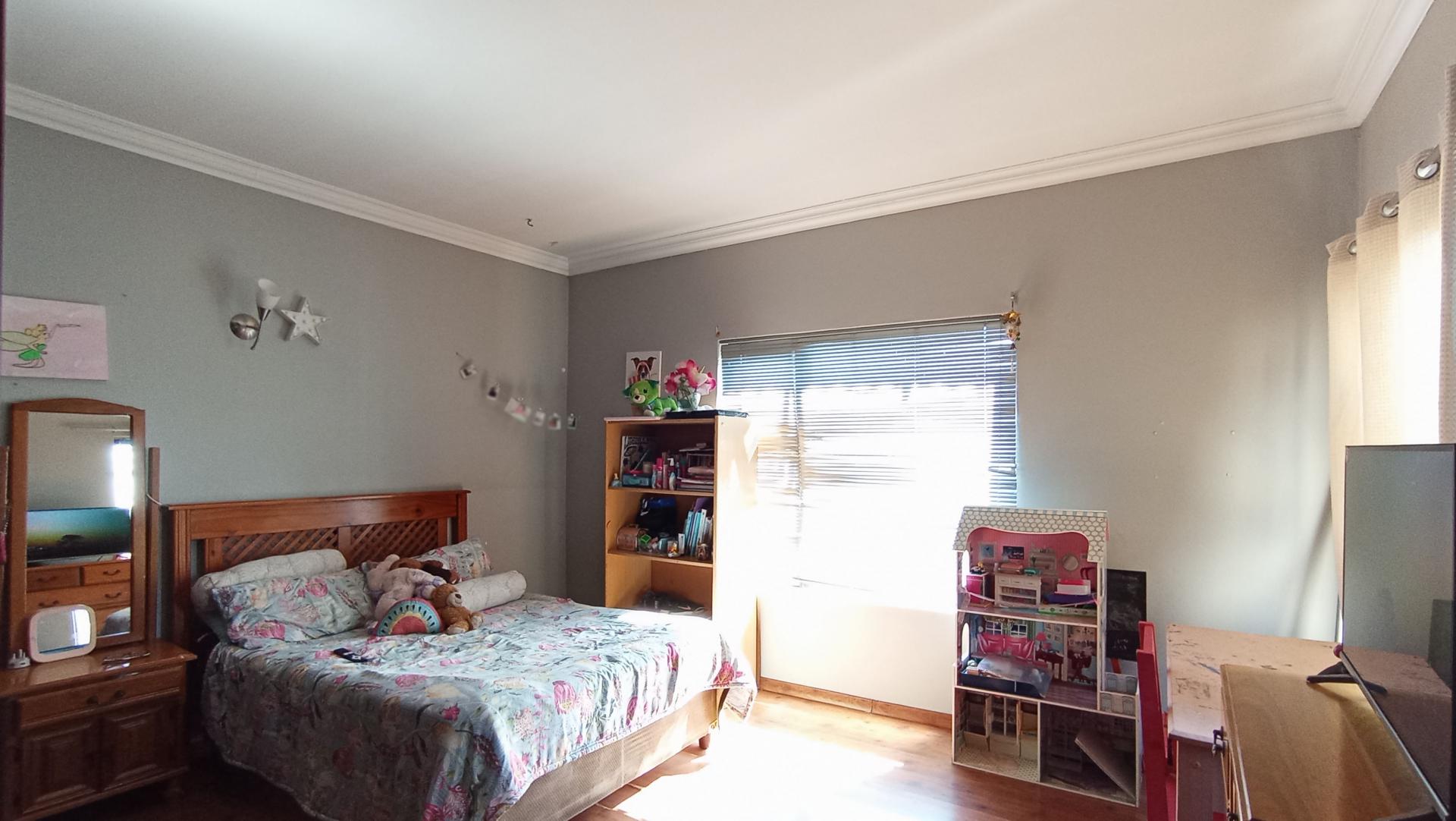 Bed Room 2 - 20 square meters of property in Ruimsig