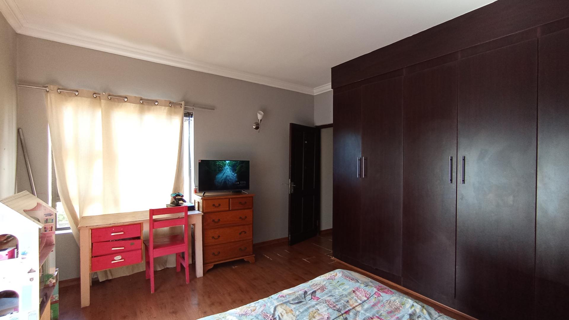 Bed Room 2 - 20 square meters of property in Ruimsig