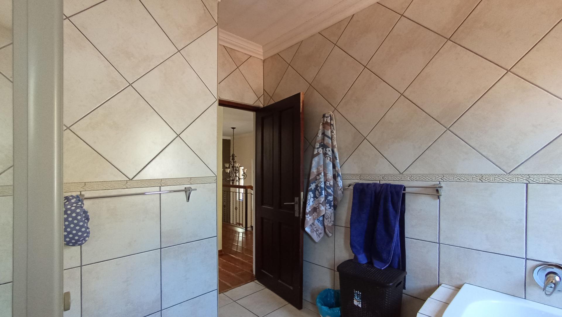 Bathroom 1 of property in Ruimsig