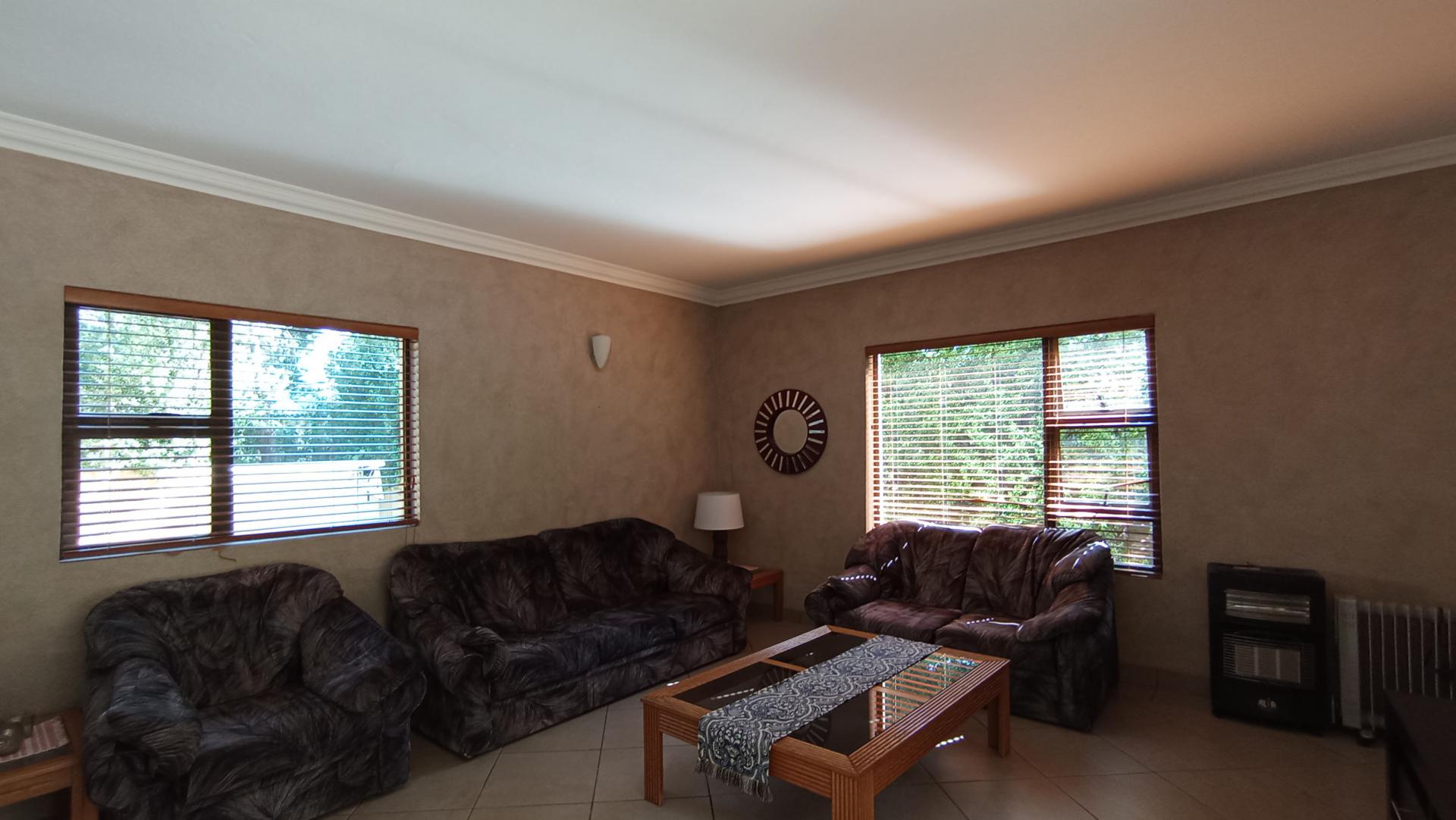 Lounges - 44 square meters of property in Ruimsig