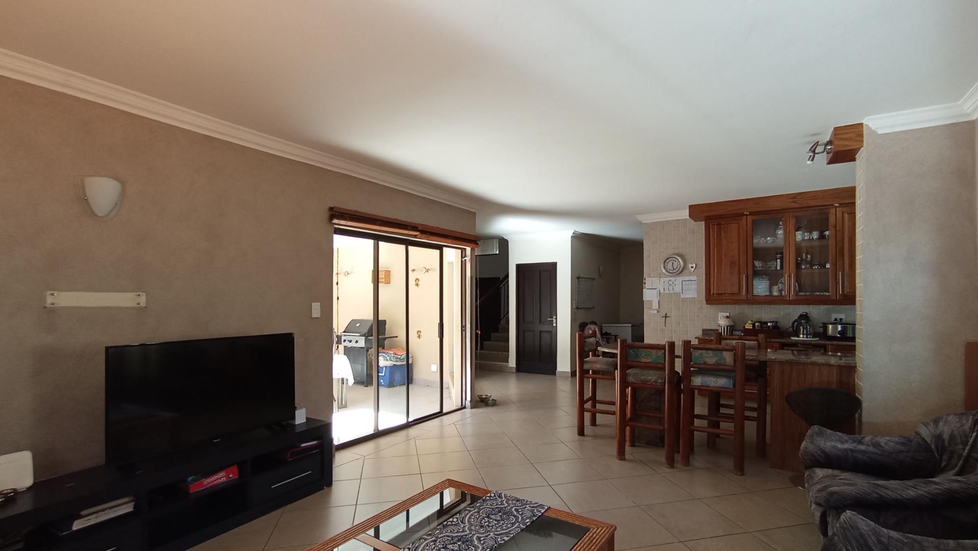 Lounges - 44 square meters of property in Ruimsig