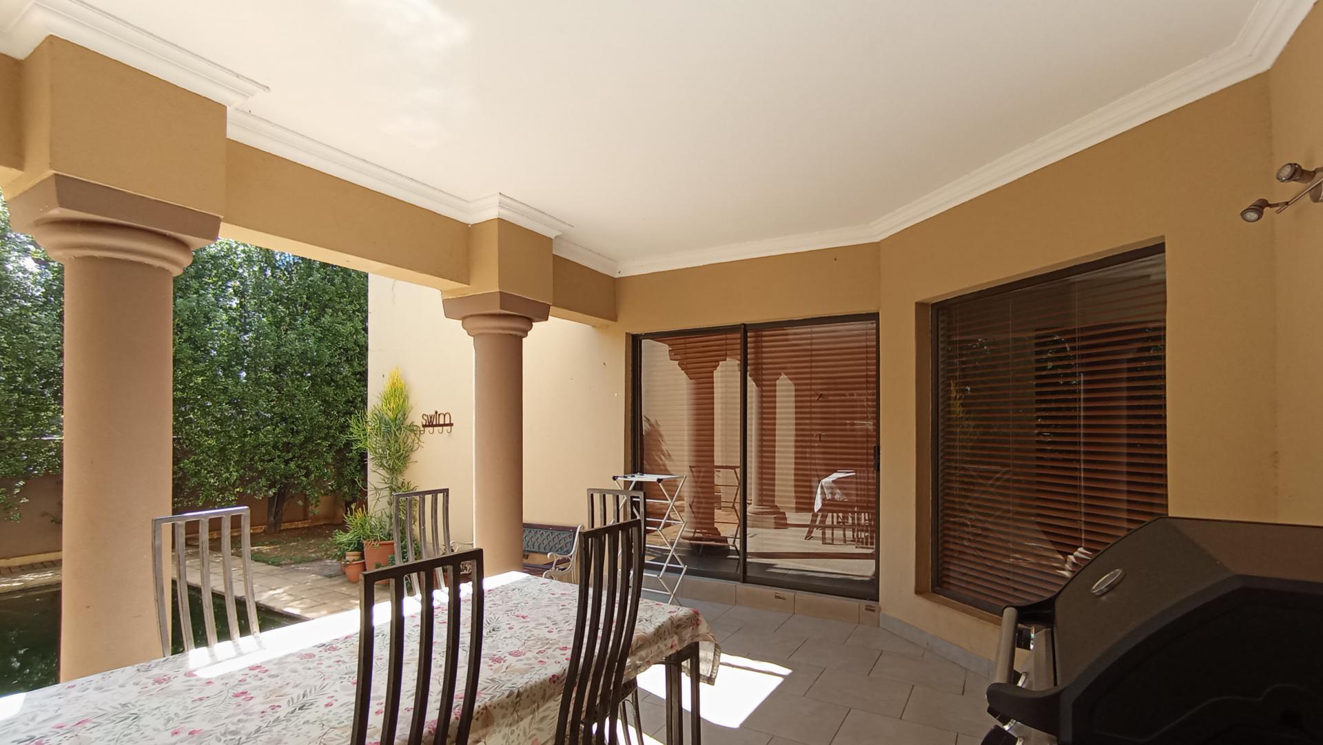 Patio - 24 square meters of property in Ruimsig