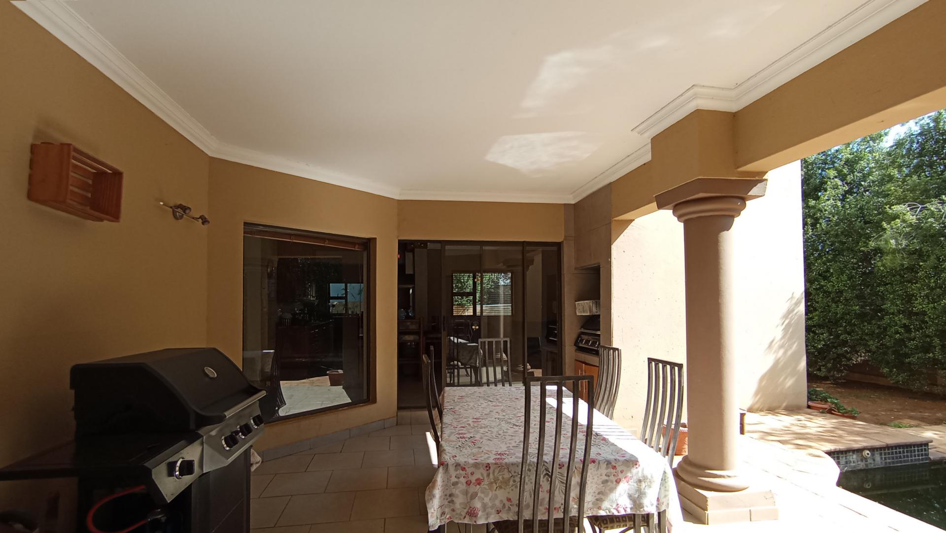 Patio - 24 square meters of property in Ruimsig