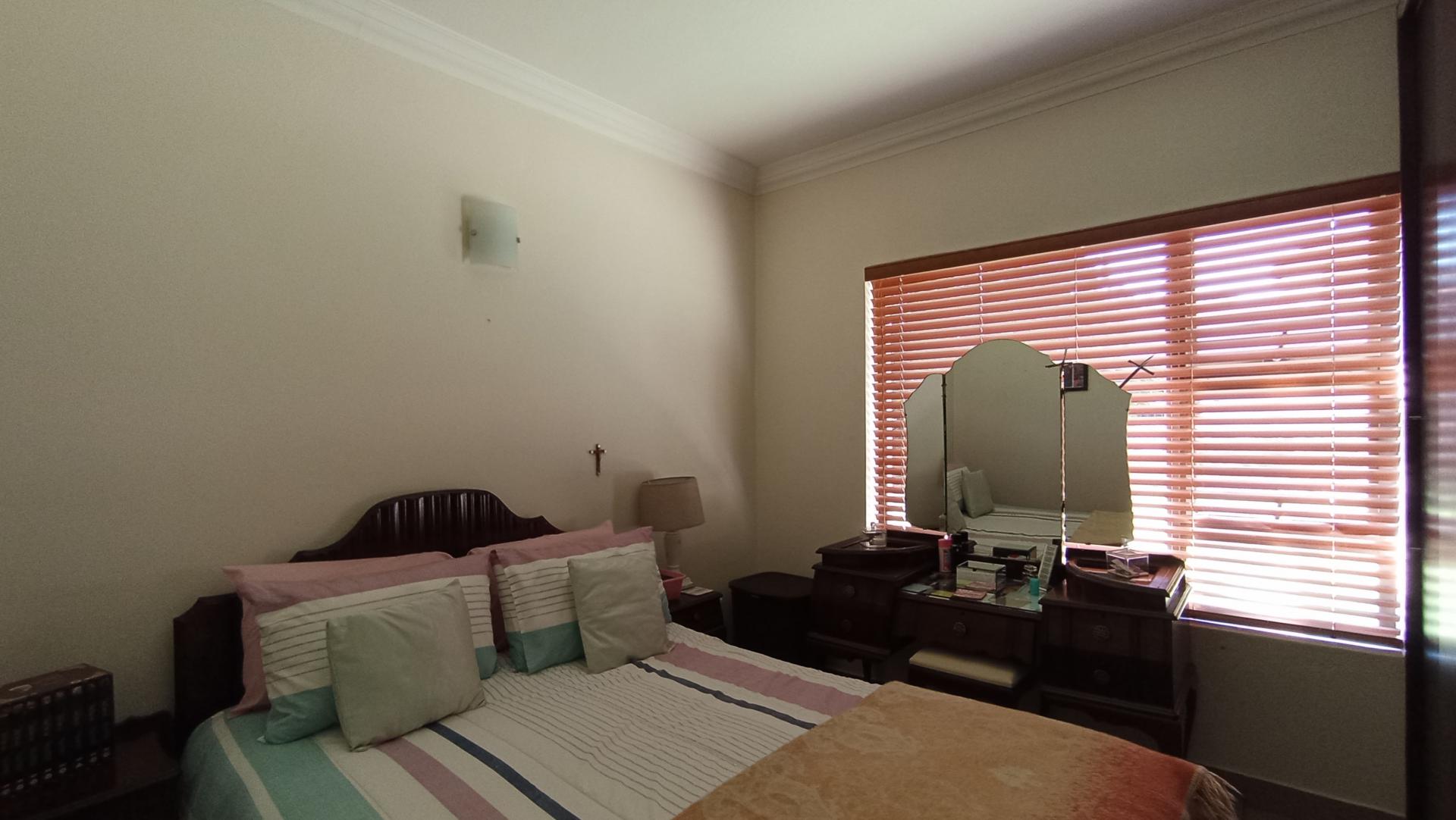 Bed Room 1 - 11 square meters of property in Ruimsig