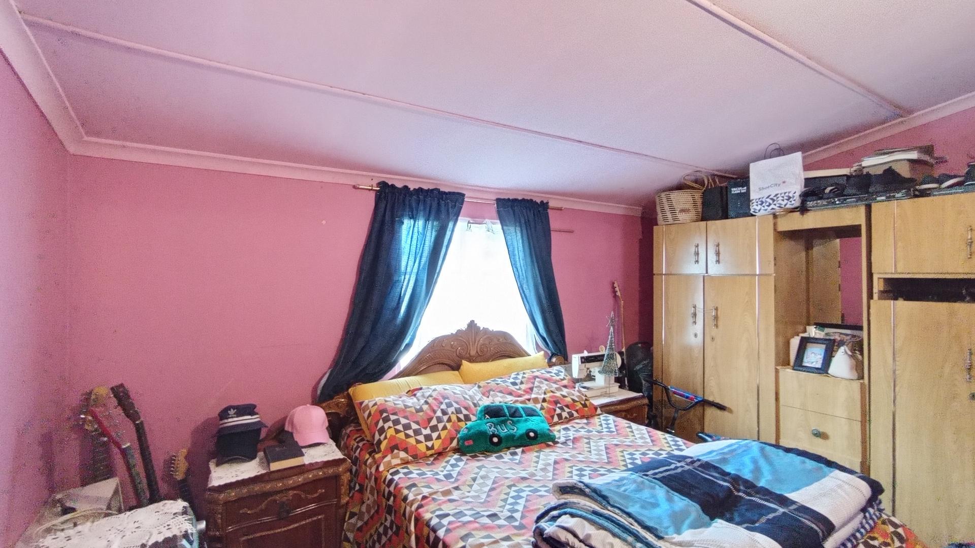 Bed Room 3 - 15 square meters of property in Montford