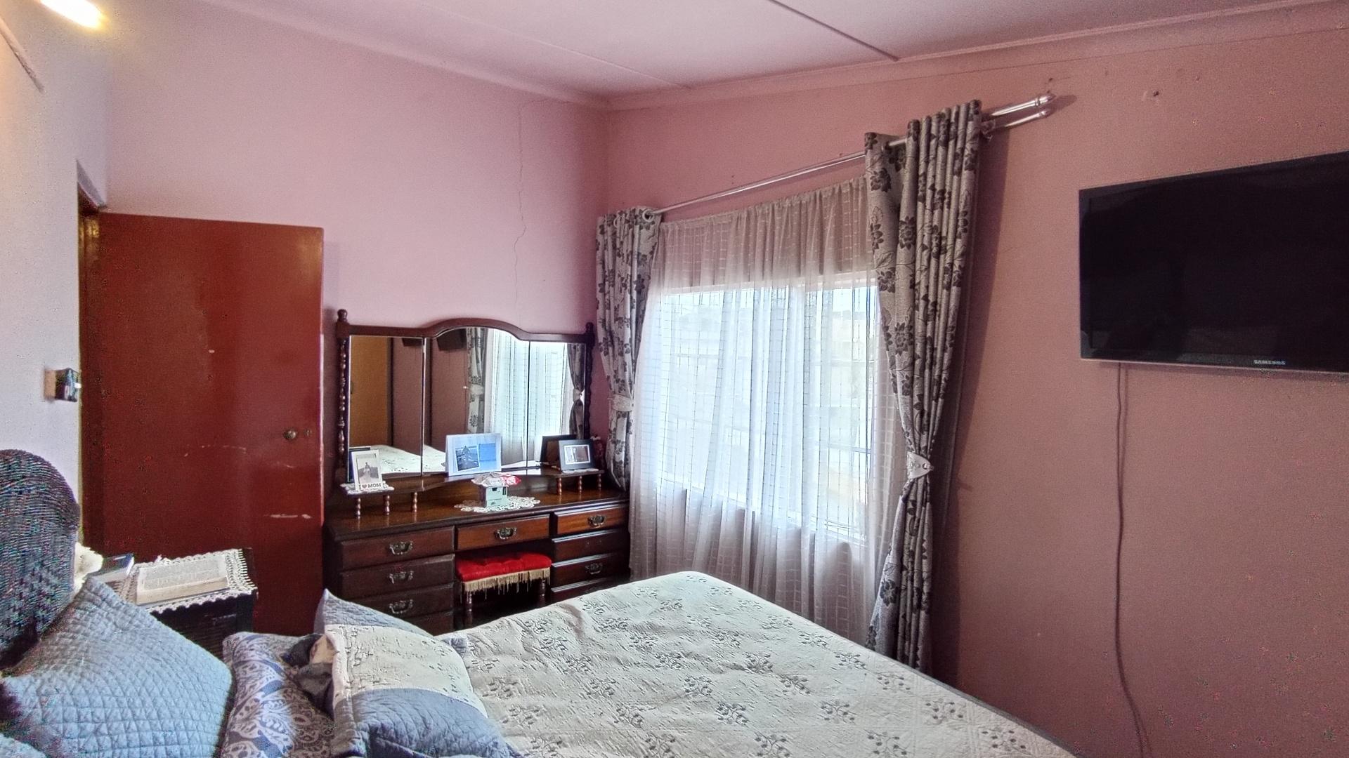 Bed Room 2 - 15 square meters of property in Montford