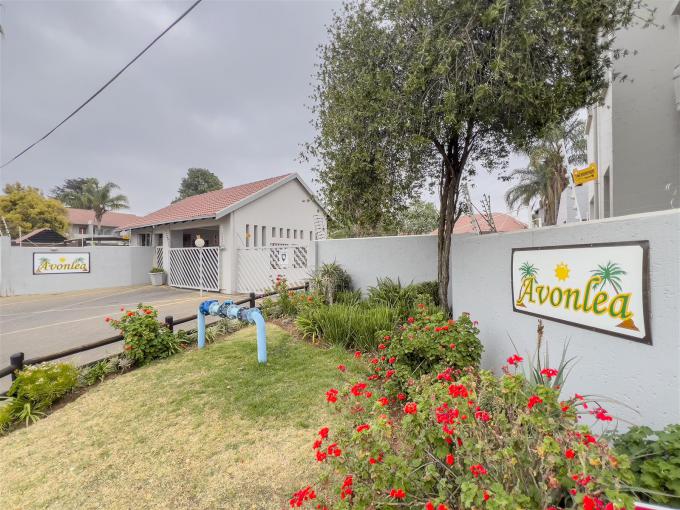 3 Bedroom House for Sale For Sale in Glen Marais - MR657488
