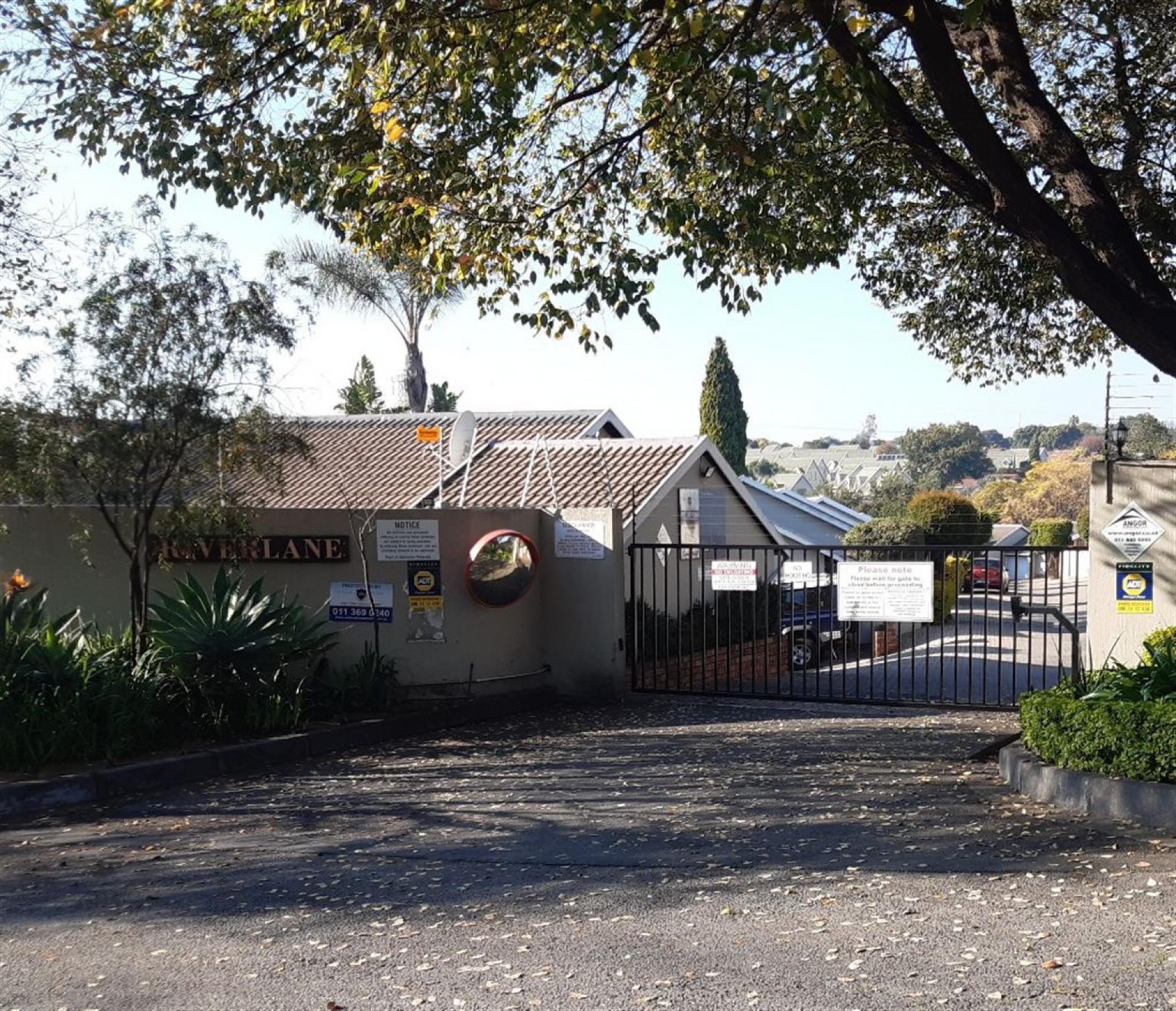 Front View of property in Sonneglans