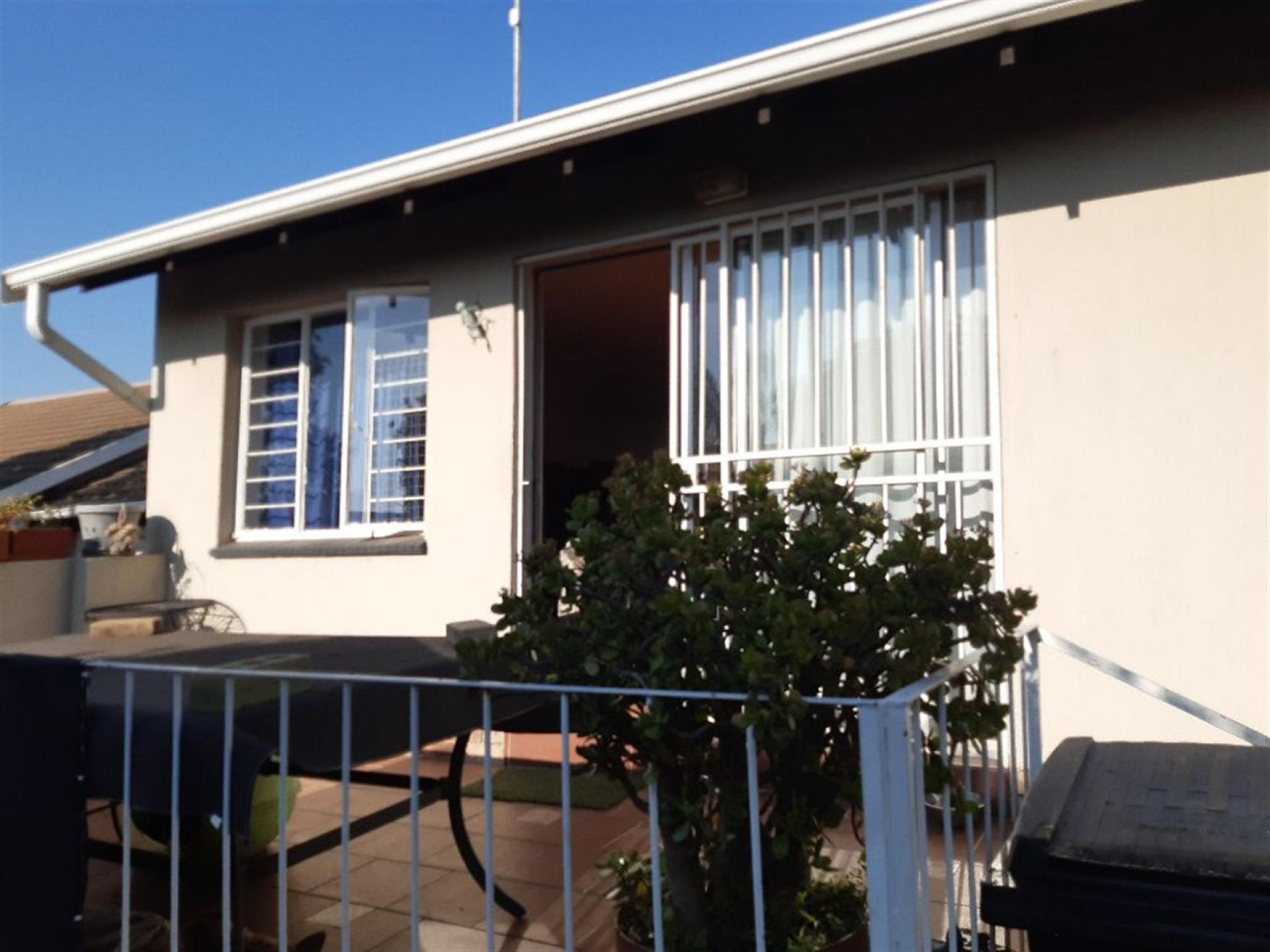 Front View of property in Sonneglans