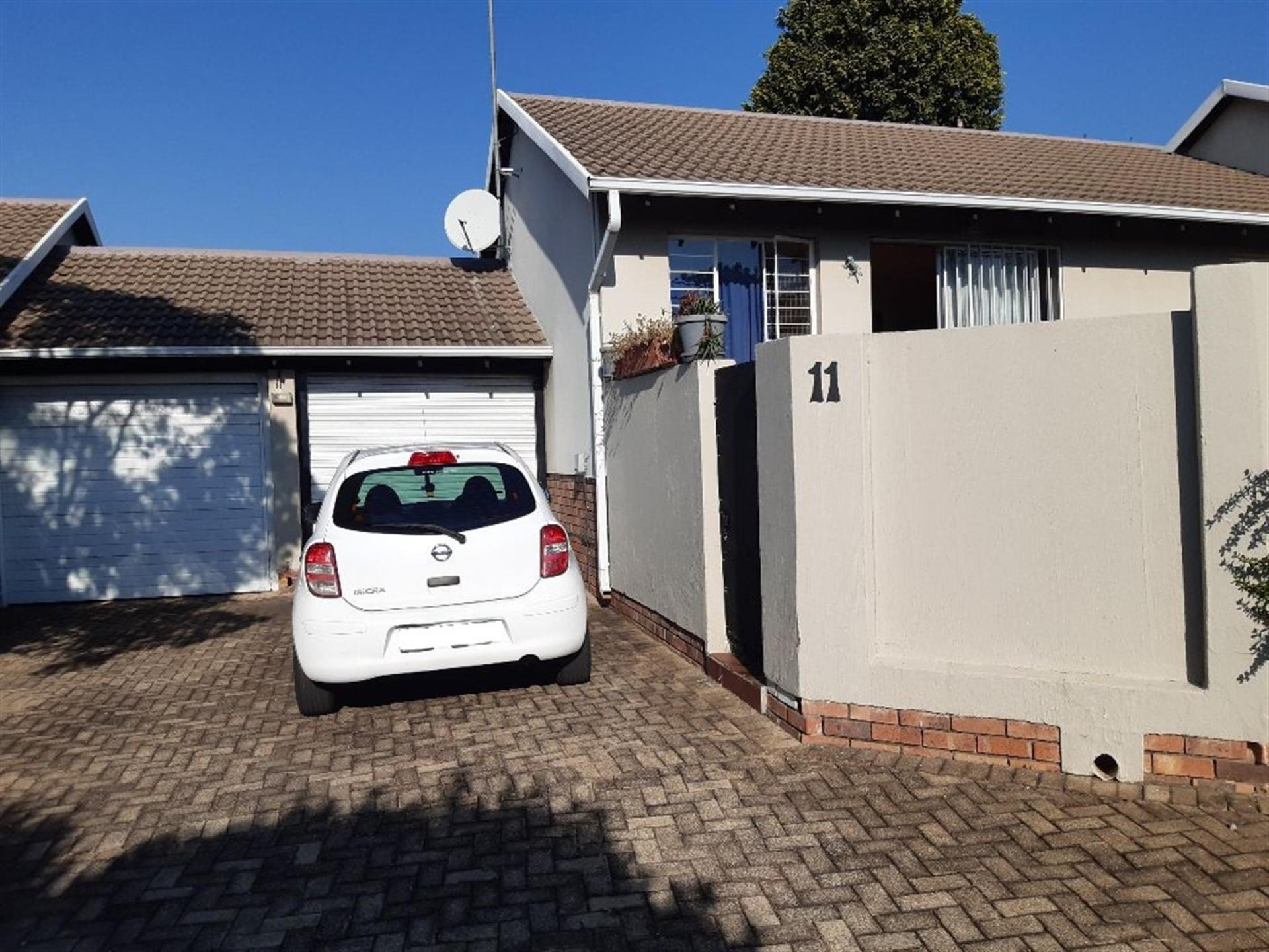 Front View of property in Sonneglans