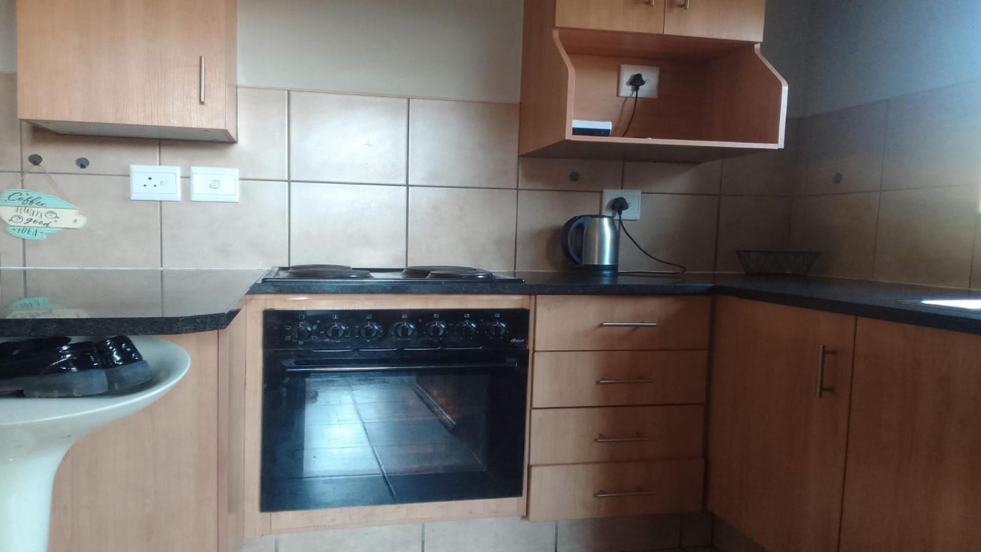 Kitchen of property in Alveda