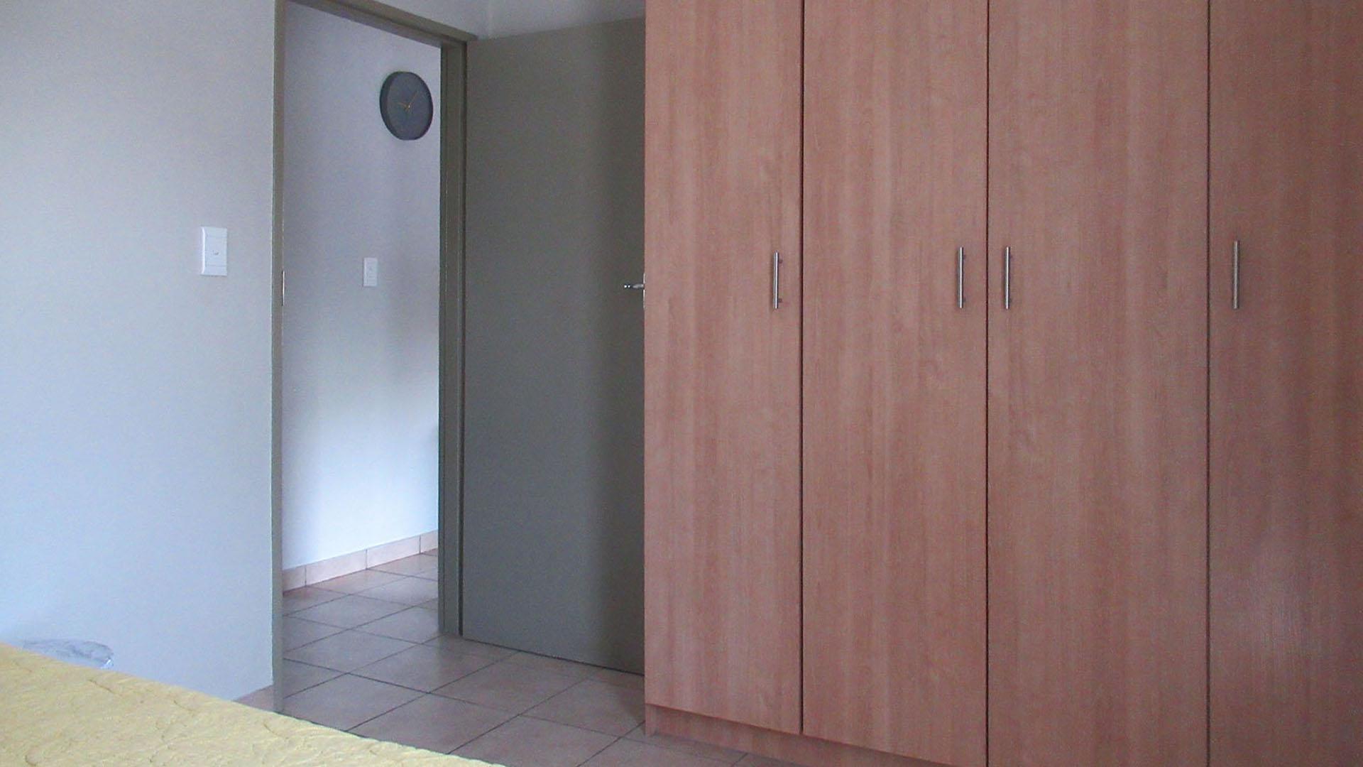 Bed Room 1 - 10 square meters of property in Alveda