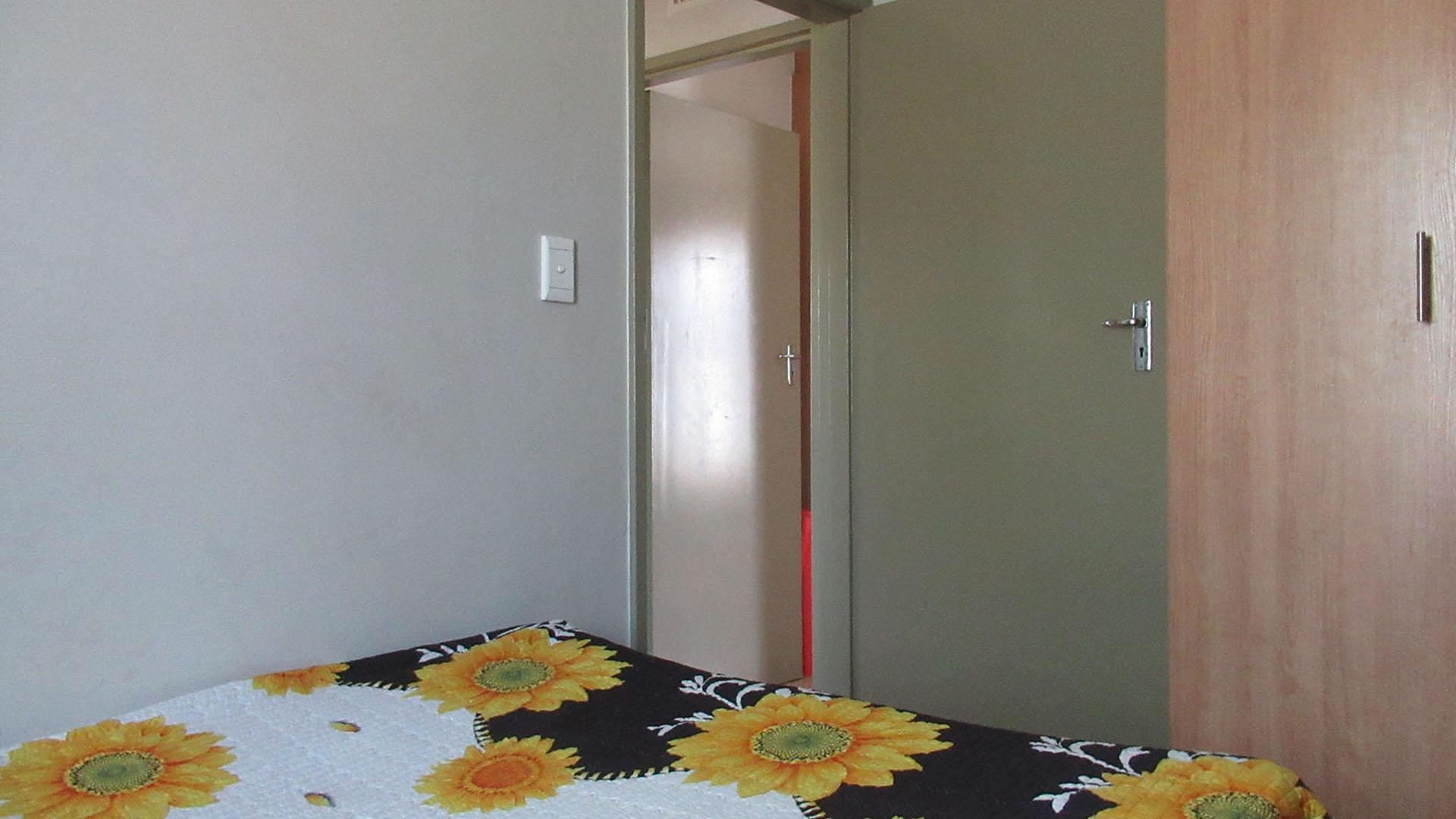 Bed Room 2 - 8 square meters of property in Alveda