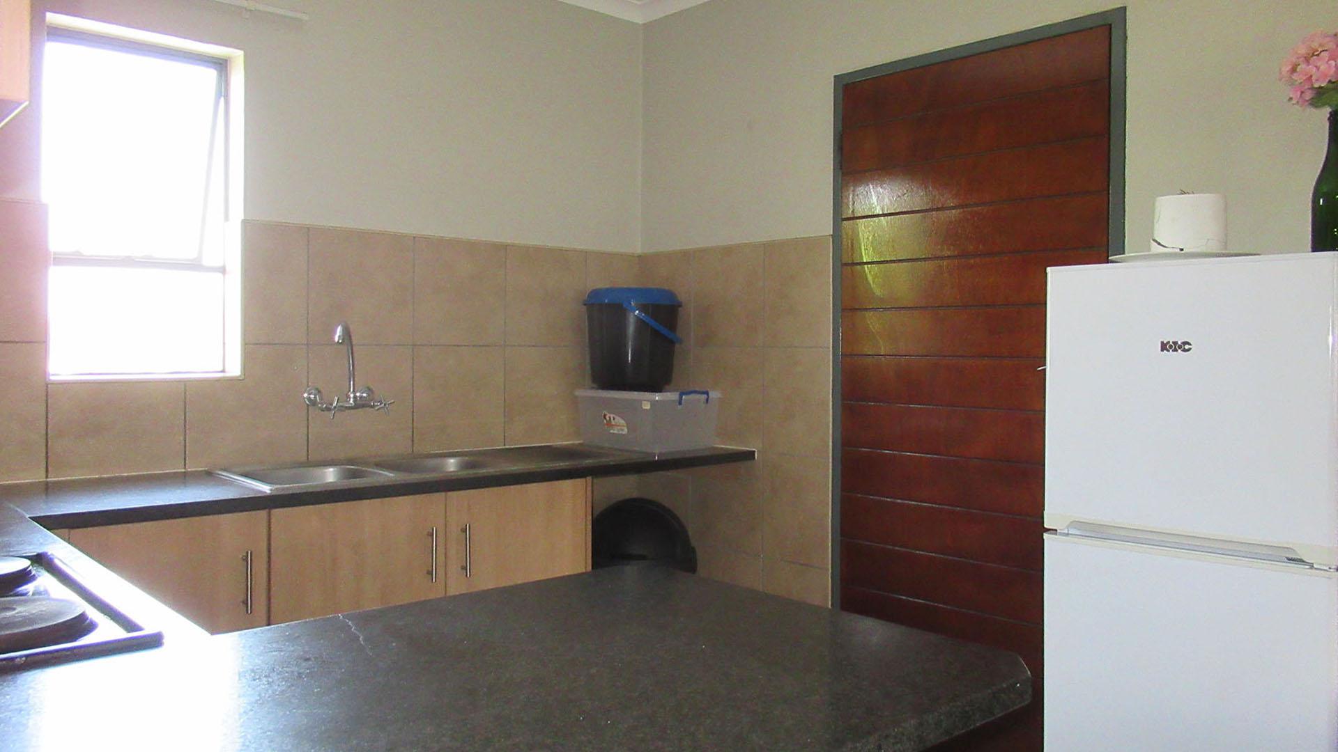 Kitchen - 6 square meters of property in Alveda