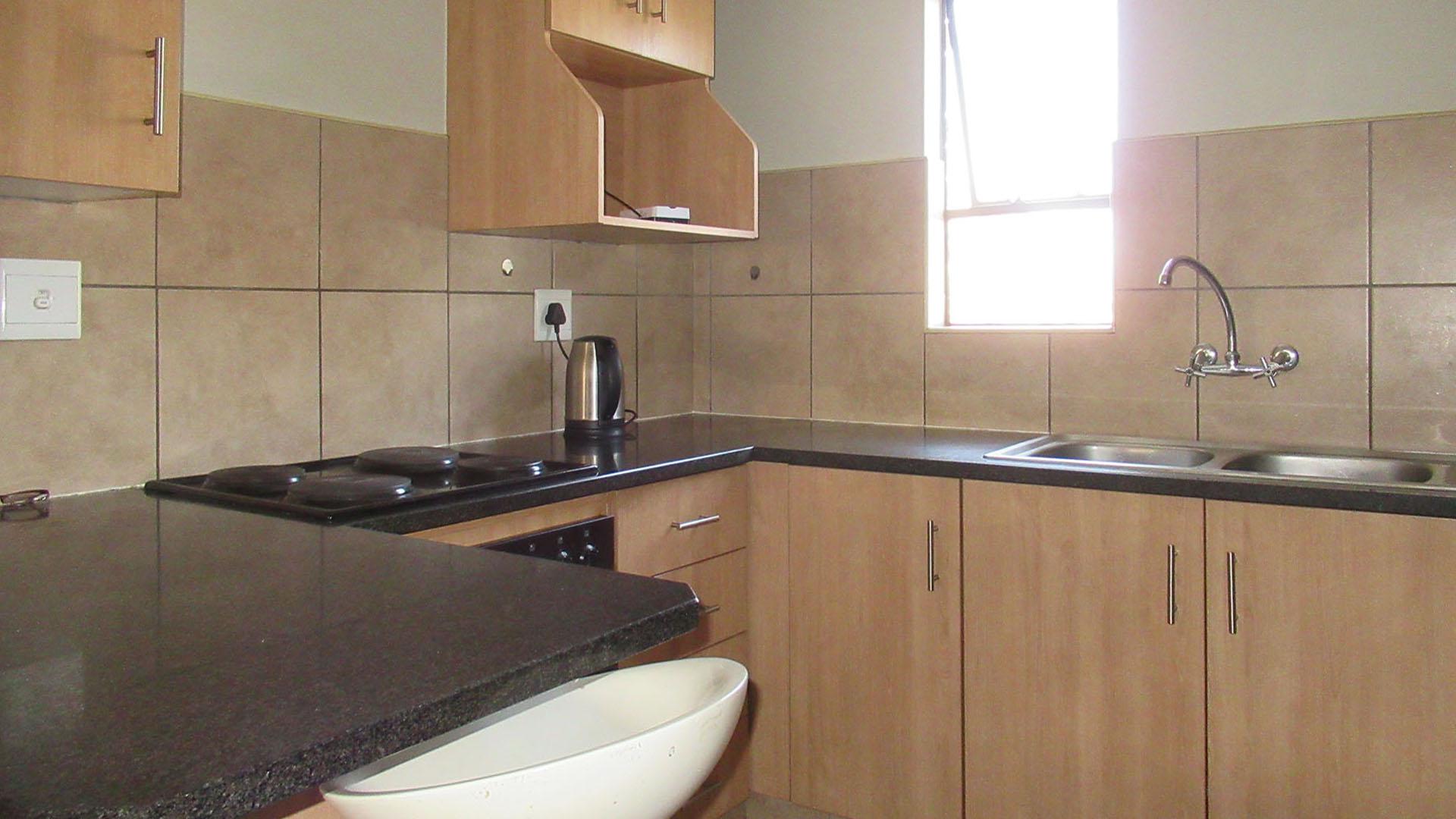 Kitchen - 6 square meters of property in Alveda