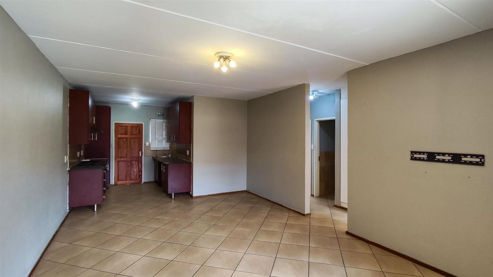 Lounges - 25 square meters of property in Albertsdal