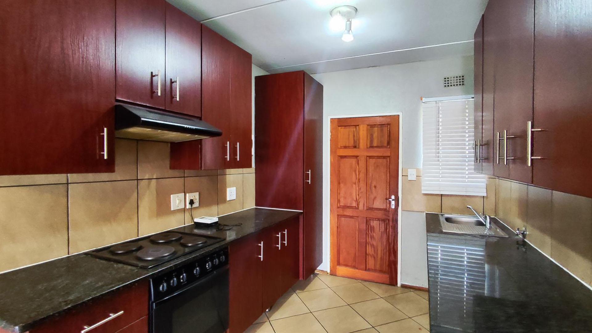 Kitchen - 7 square meters of property in Albertsdal