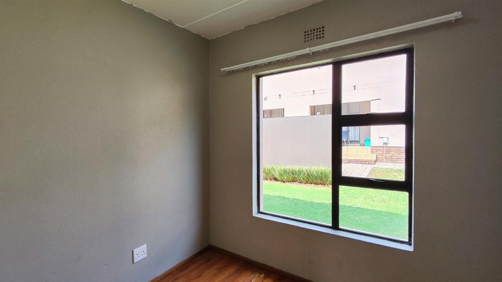 Bed Room 1 - 8 square meters of property in Albertsdal