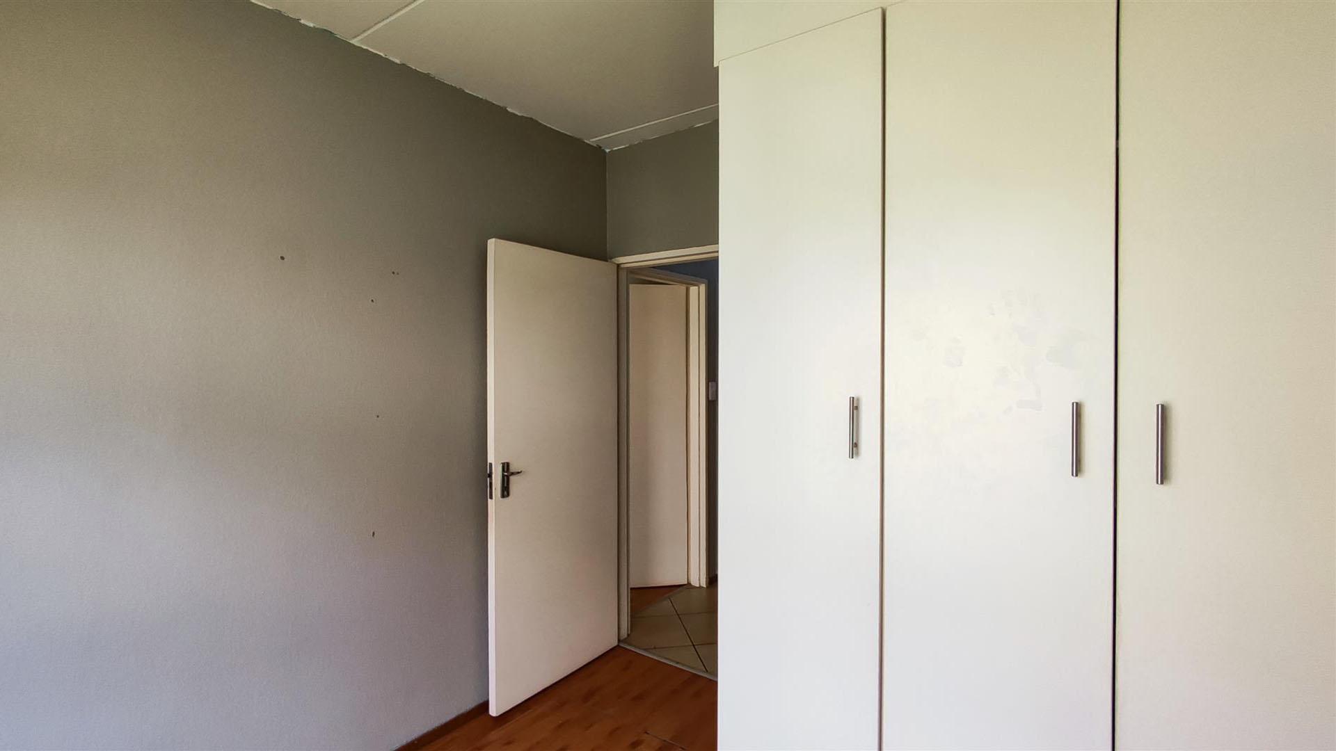 Bed Room 1 - 8 square meters of property in Albertsdal